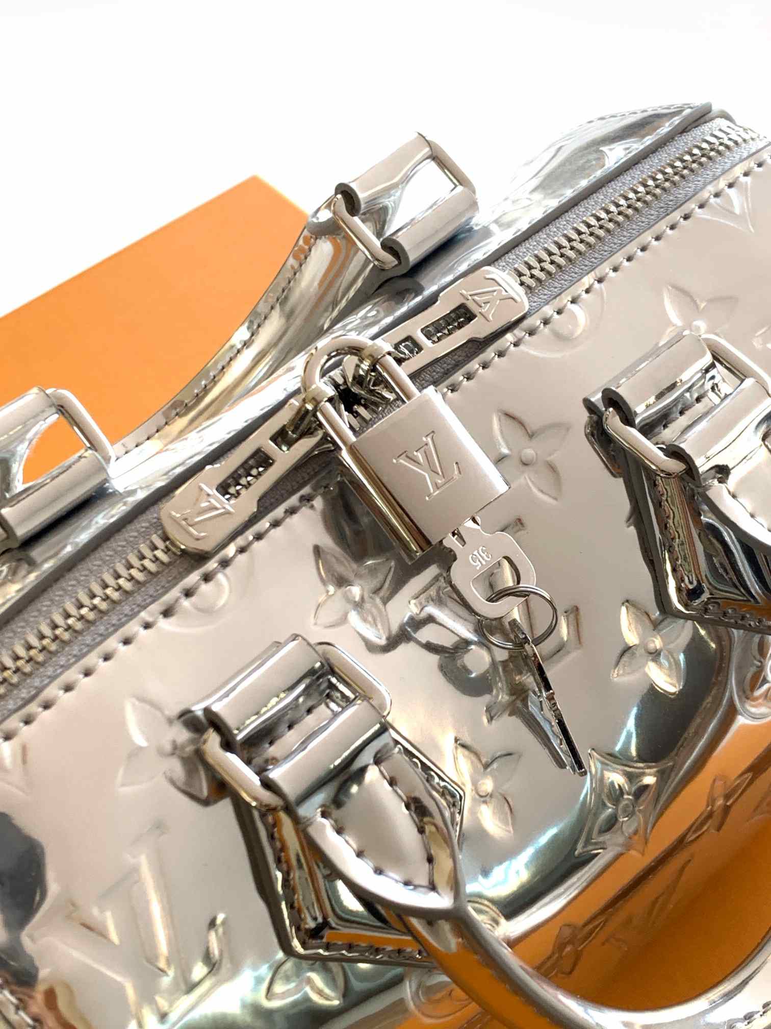 Louis Vuitton Speedy Bandoulière 20 Boston Bag — M11987