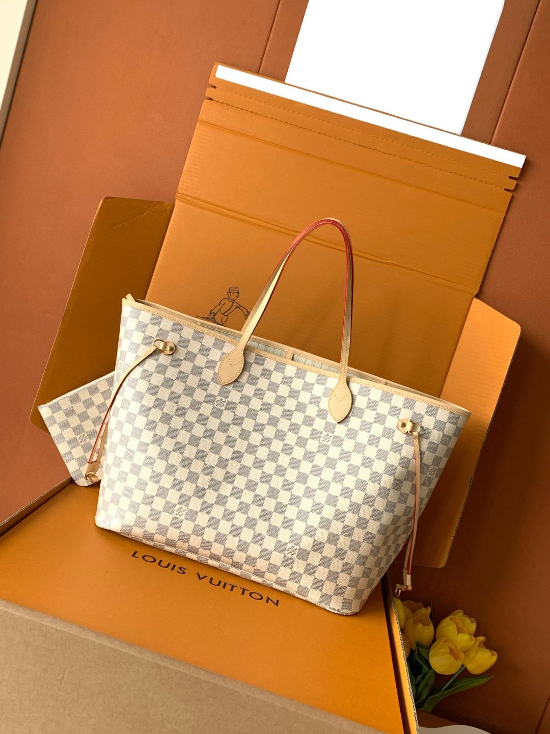Louis Vuitton Neverfull Tote Bag — M40602