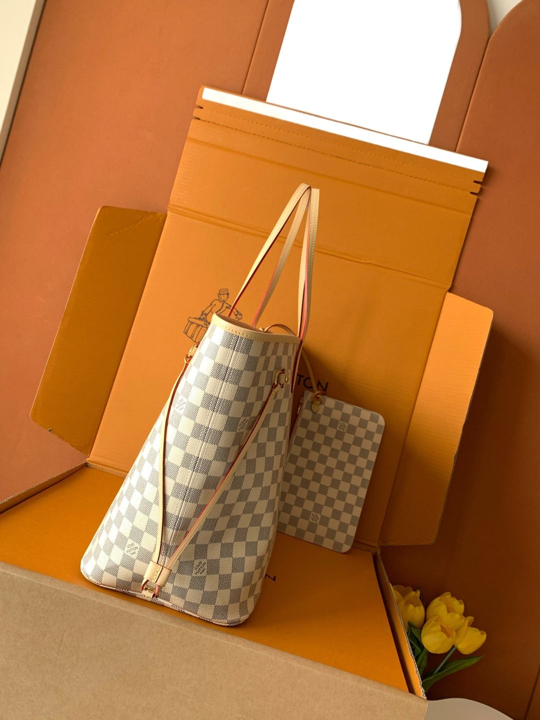 Louis Vuitton Neverfull Tote Bag — M40601