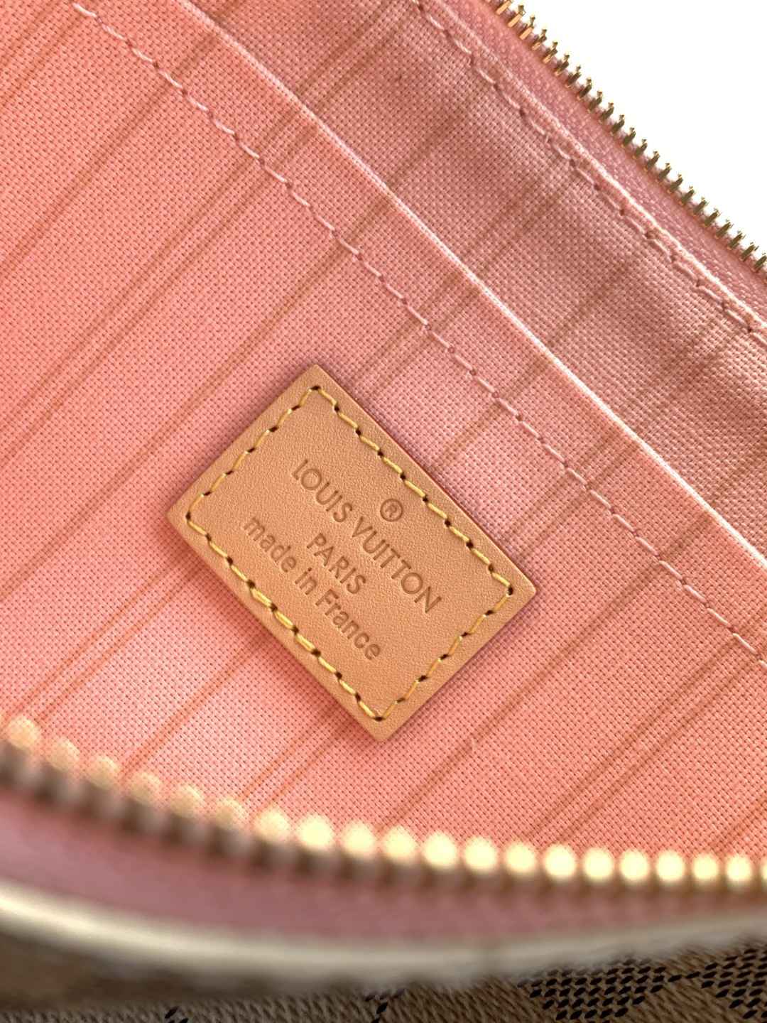 Louis Vuitton Neverfull Tote Bag — M40601