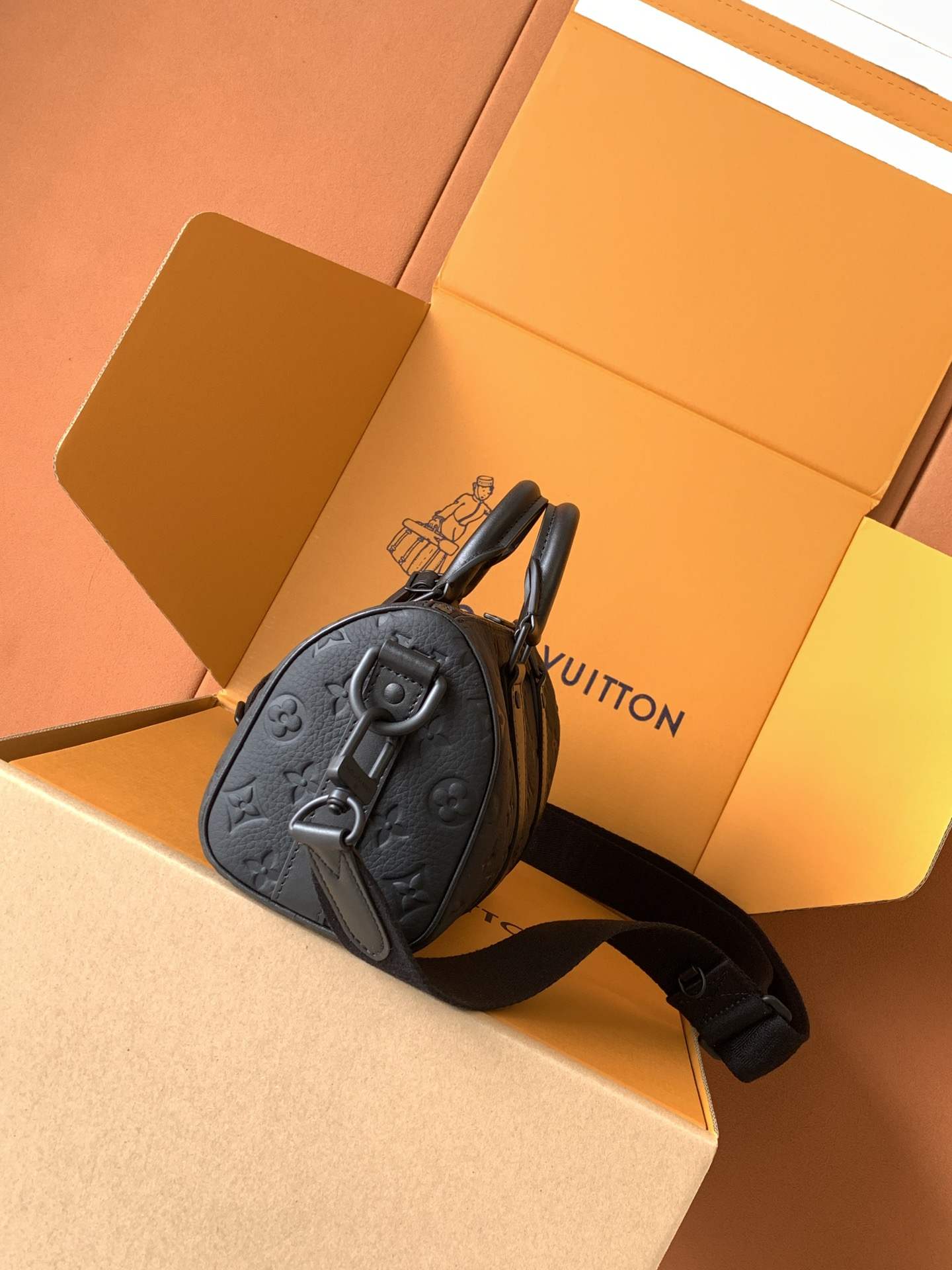Louis Vuitton Keepall Bandoulière 25 Boston Bag — M20900
