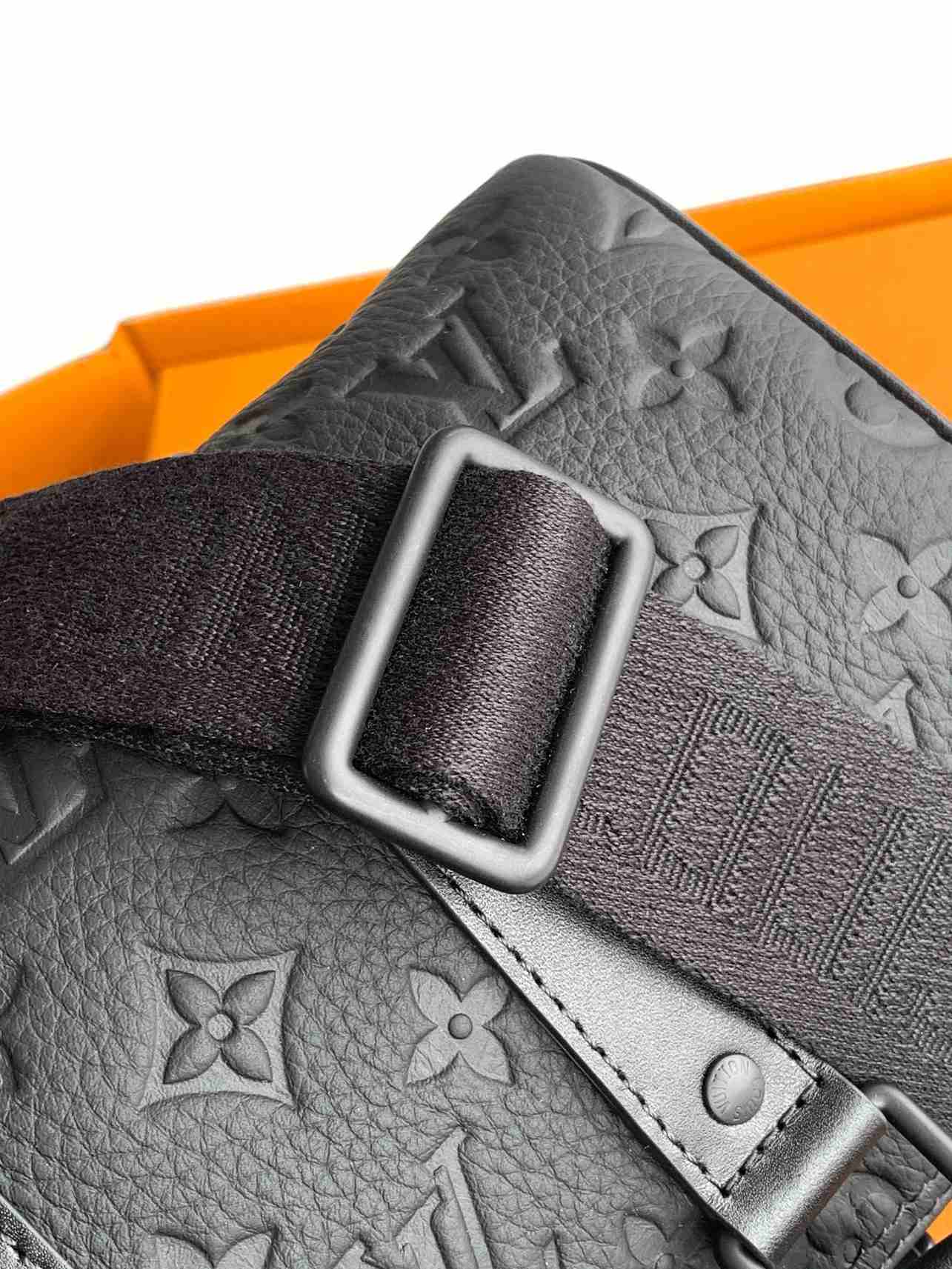 Louis Vuitton Keepall Bandoulière 25 Boston Bag — M20900