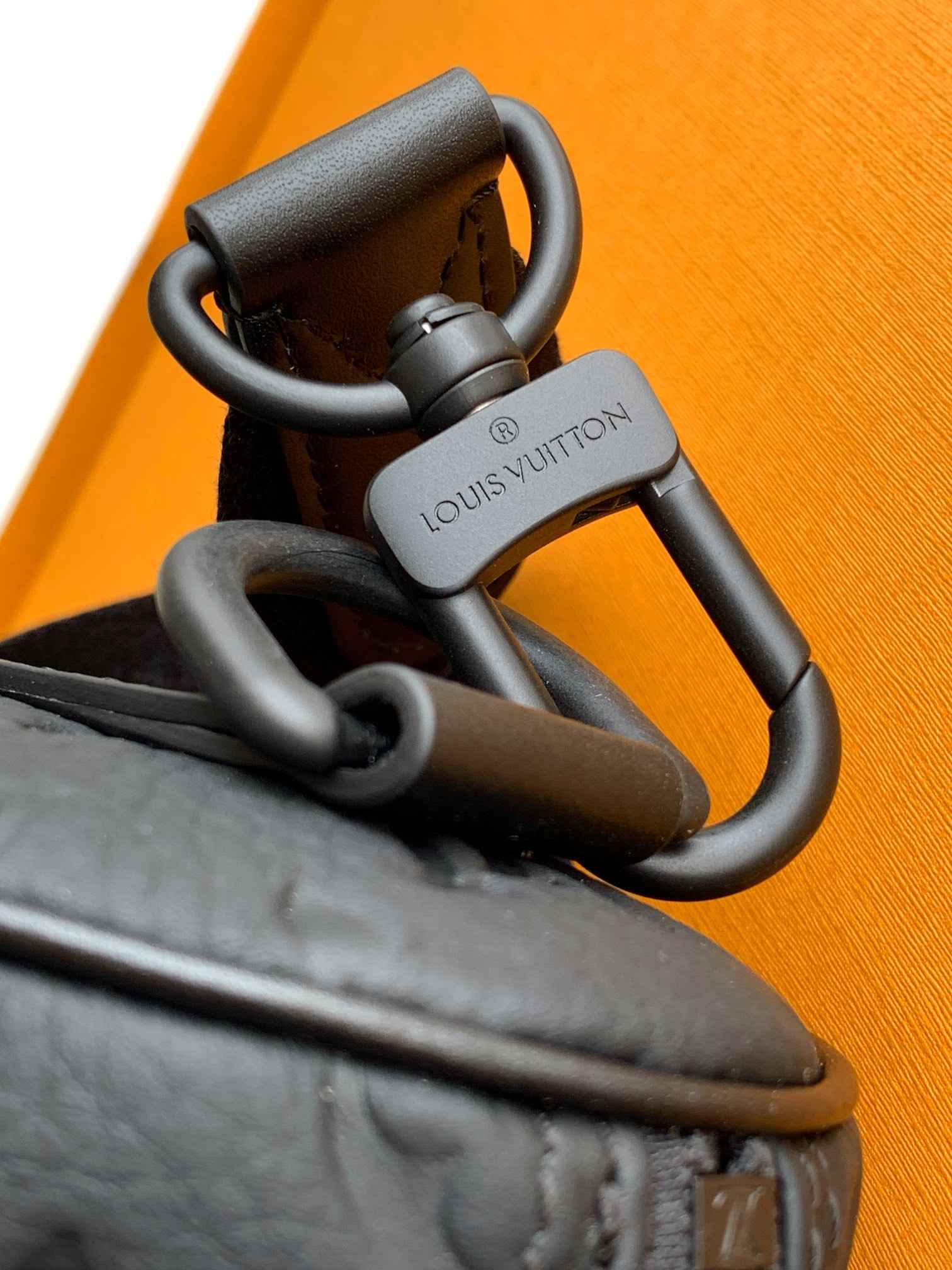 Louis Vuitton Keepall Bandoulière 25 Boston Bag — M20900