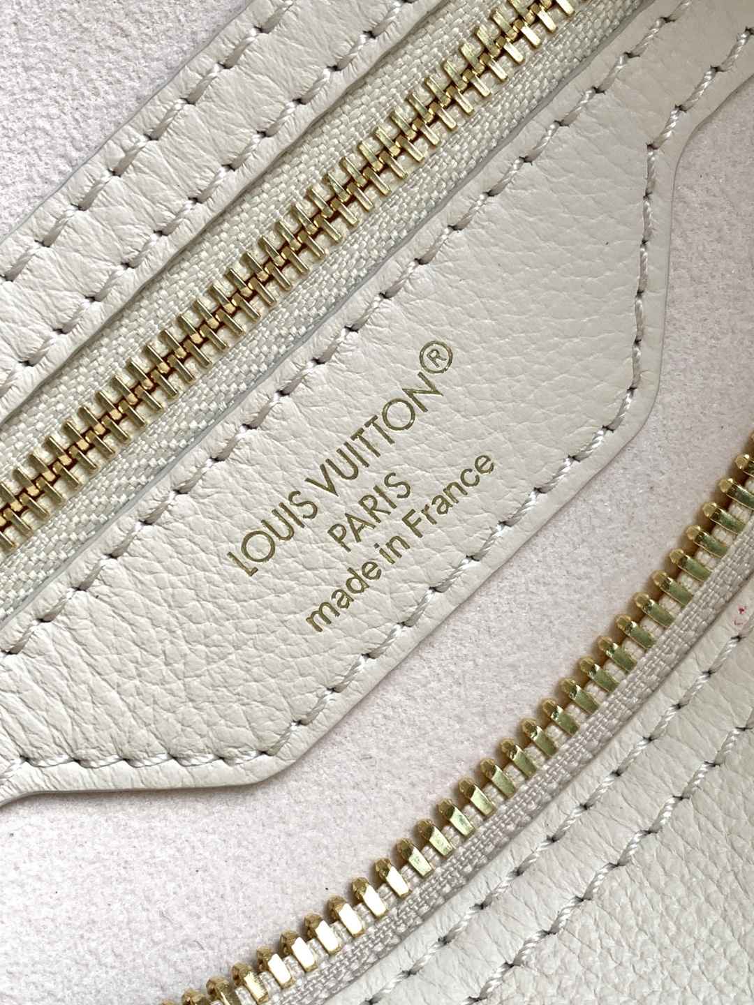 Louis Vuitton Speedy Bandoulière 25 Boston Bag — M26690