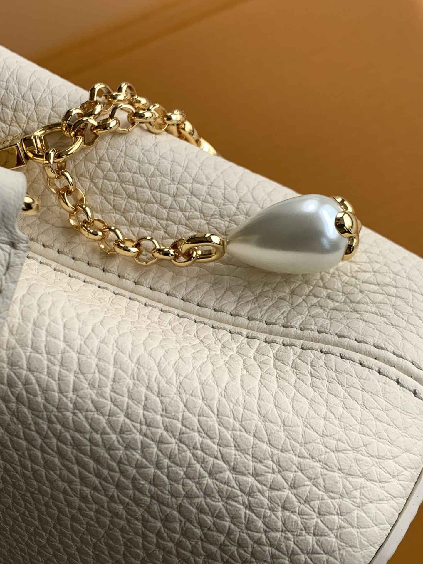 Louis Vuitton Capucines Mini Daydream Bag — M15117