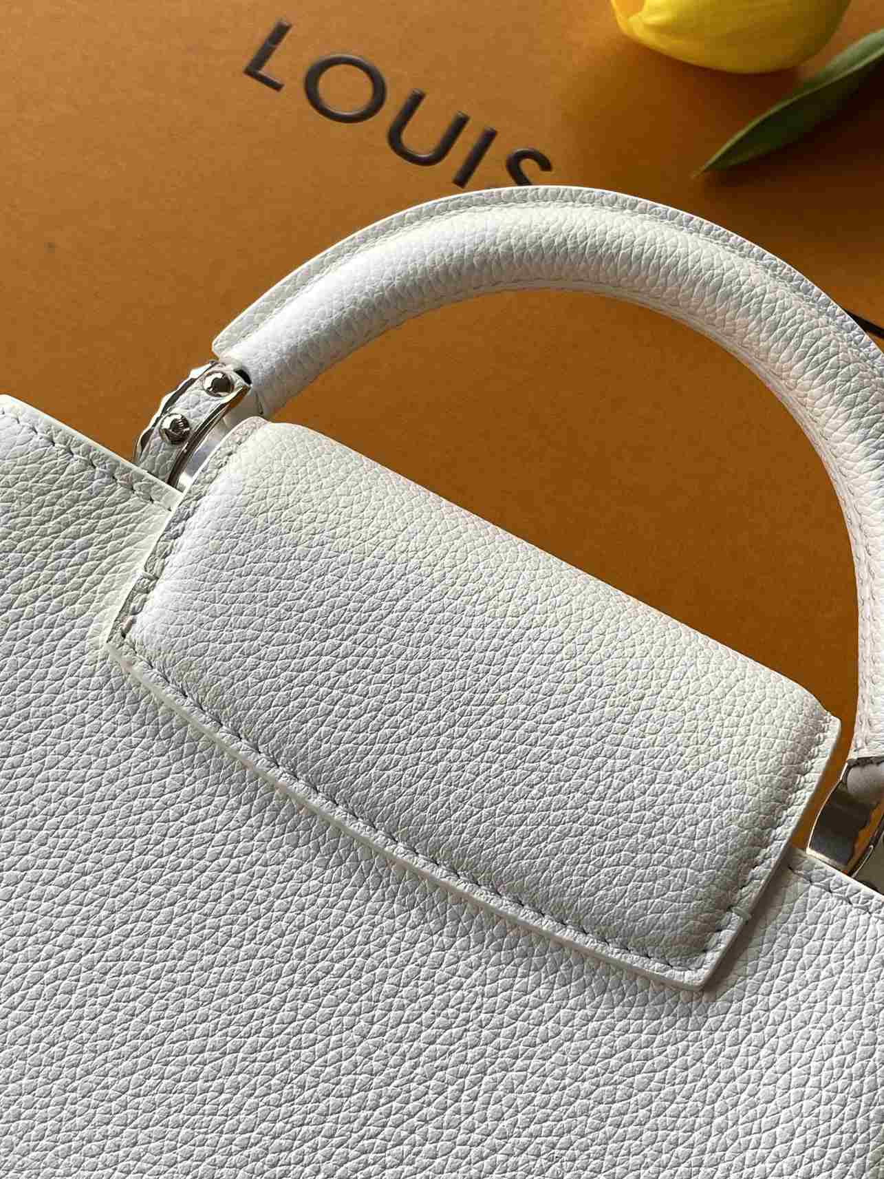 Louis Vuitton Capucines East-West Mini Bag — M24671