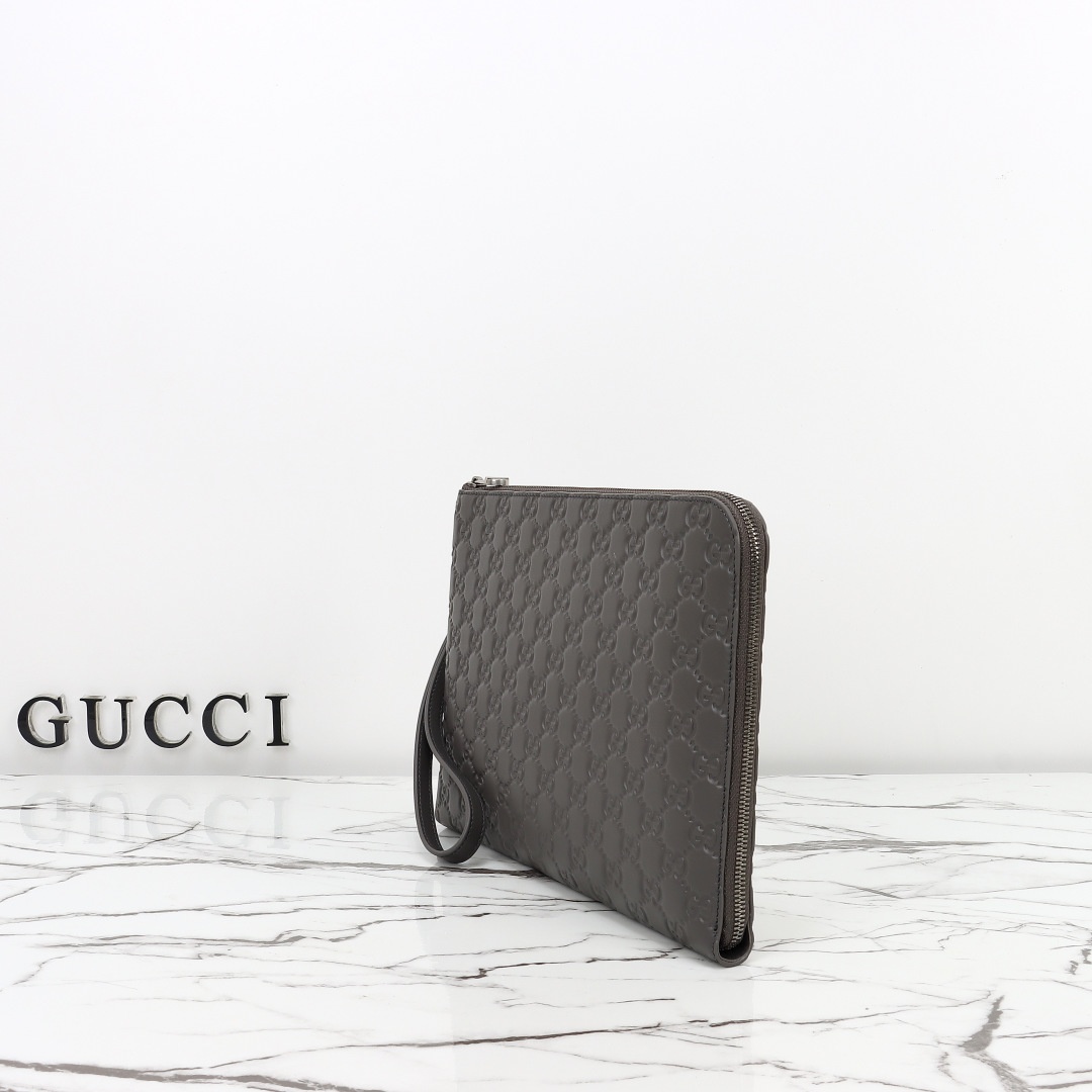 Gucci GG Emblem Medium Pouch — 850223