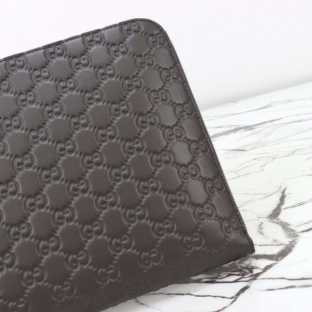 Gucci GG Emblem Medium Pouch — 850223