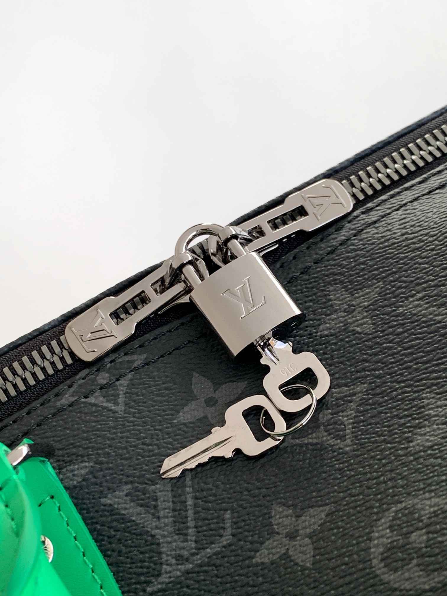 Louis Vuitton Keepall Bandoulière 50 Travel Bag — M26434