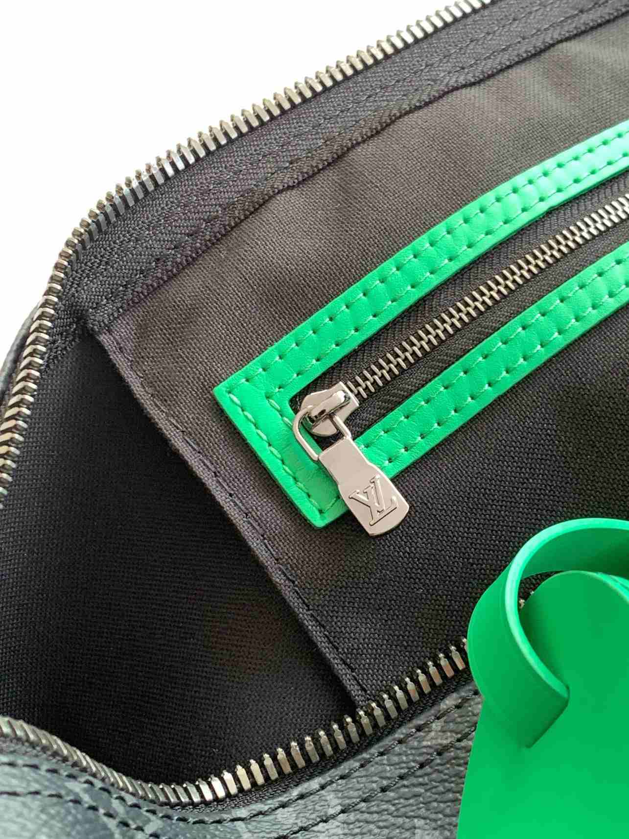 Louis Vuitton Keepall Bandoulière 50 Travel Bag — M26434