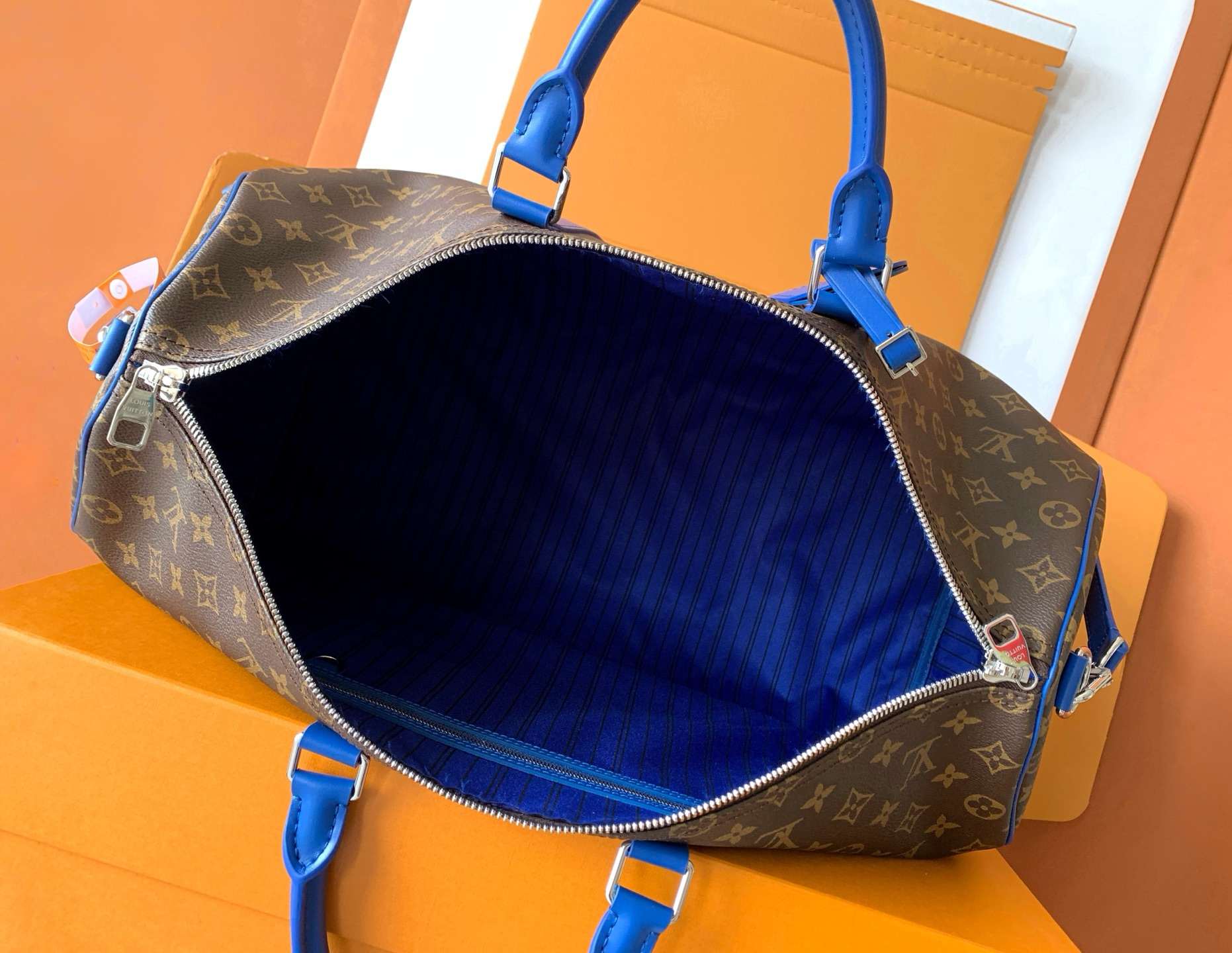 Louis Vuitton Keepall Bandoulière 50 — M12633
