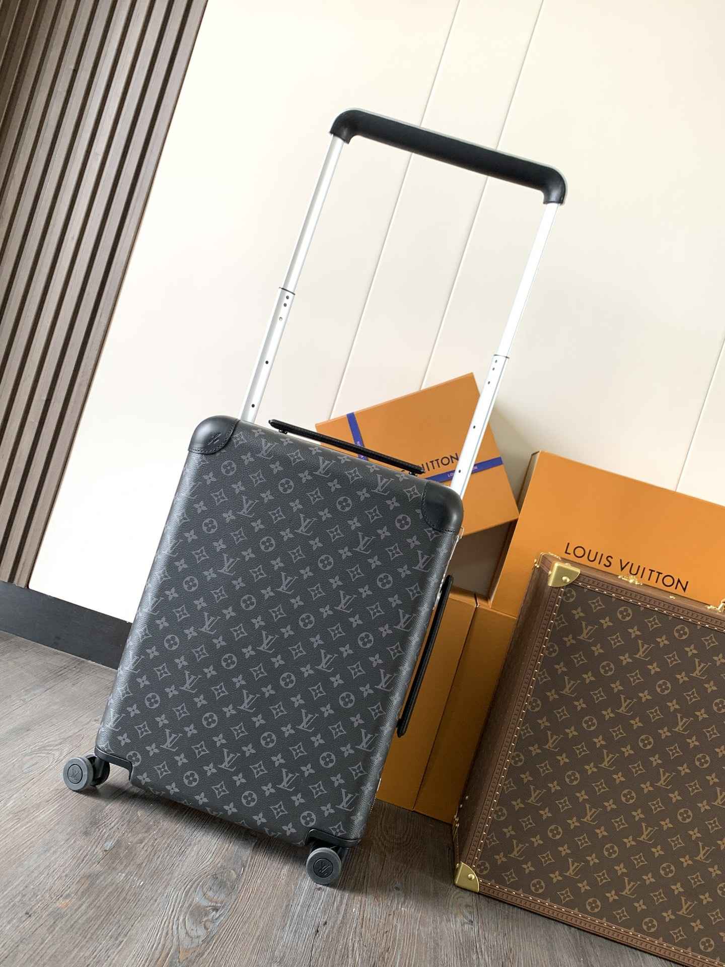 Louis Vuitton Horizon 55 — M23002, Product 25585