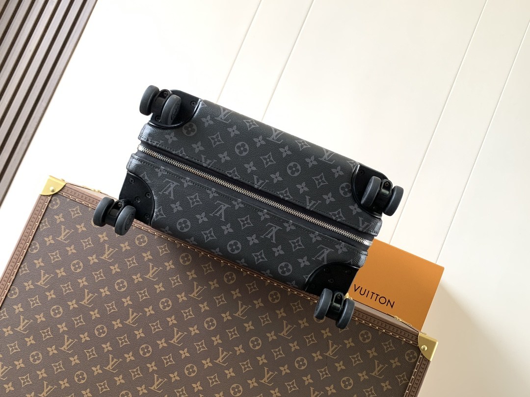 Louis Vuitton Horizon 55 — M23002