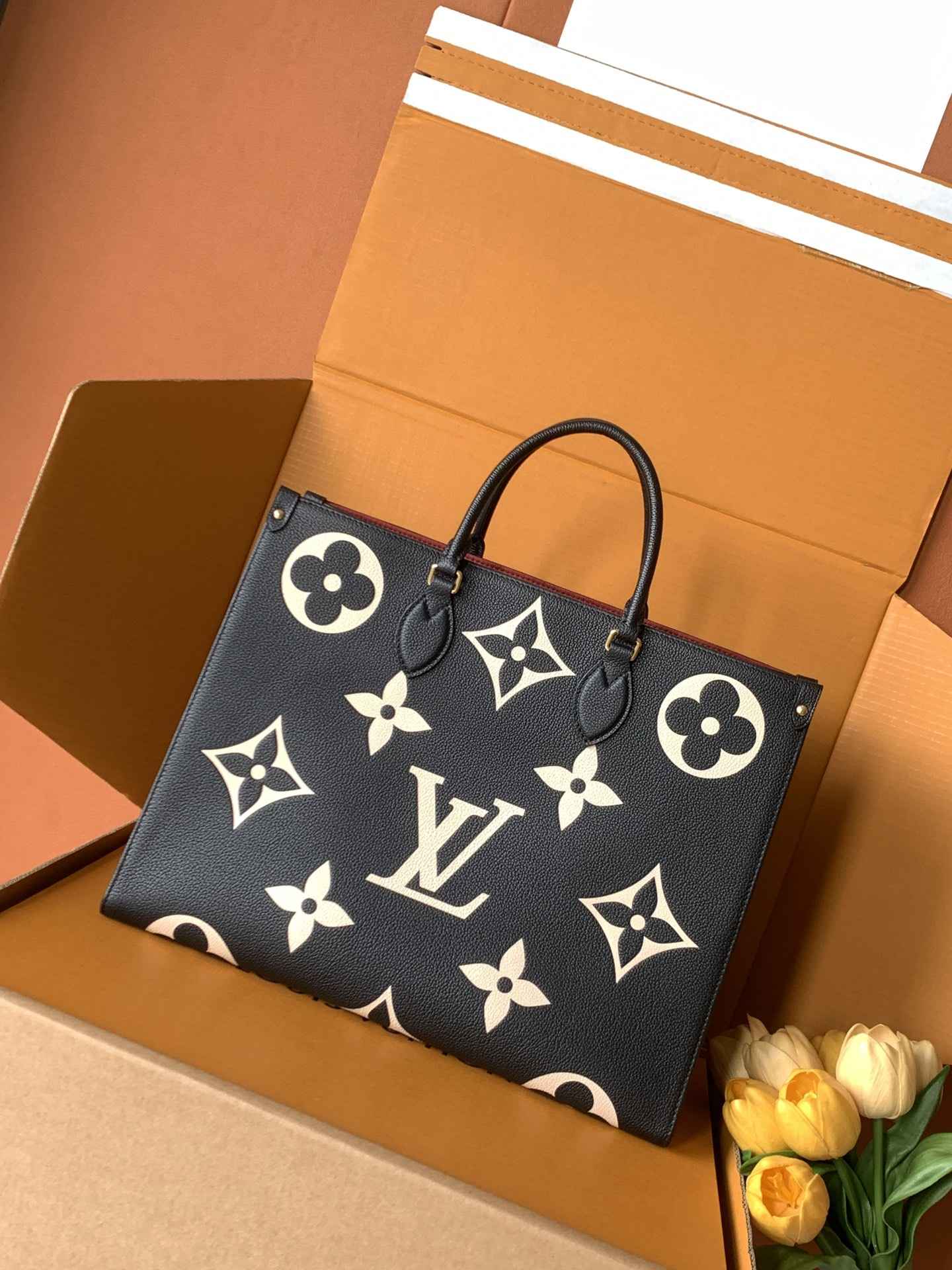 Louis Vuitton OnTheGo MM Black/Beige — M45495