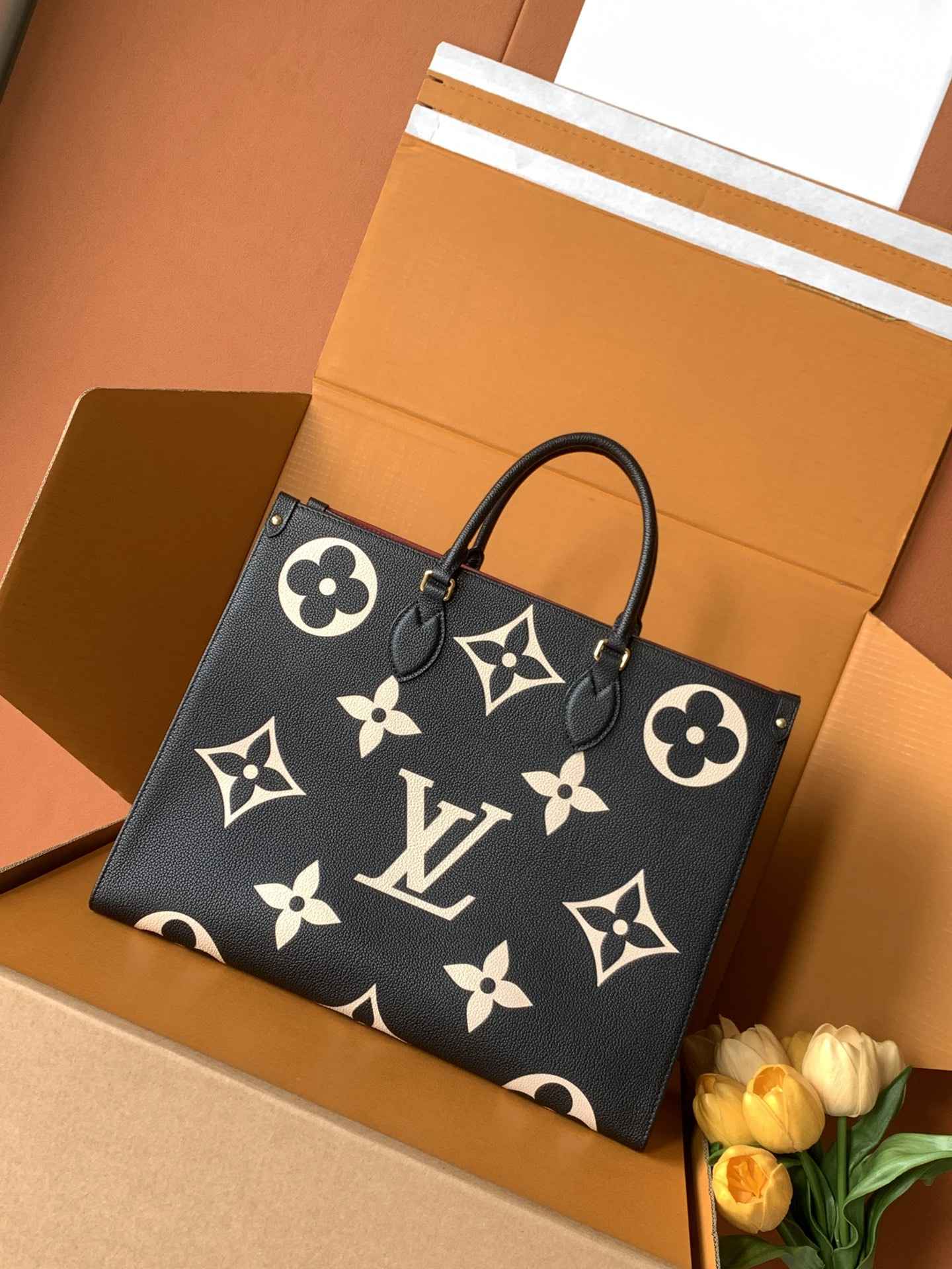 Louis Vuitton OnTheGo MM Black/Beige — M45495