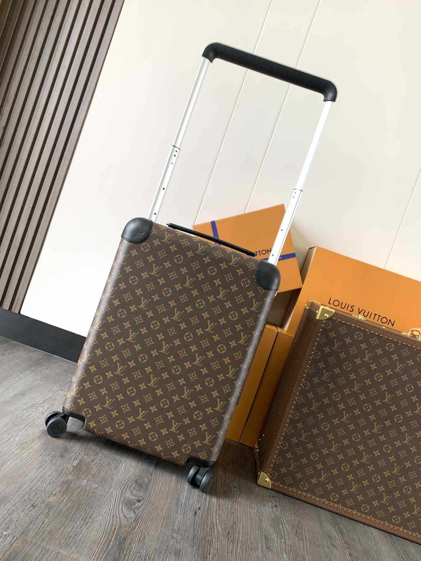 Louis Vuitton Monogram-Pattern Four-Wheel Rolling Suitcase — N23208