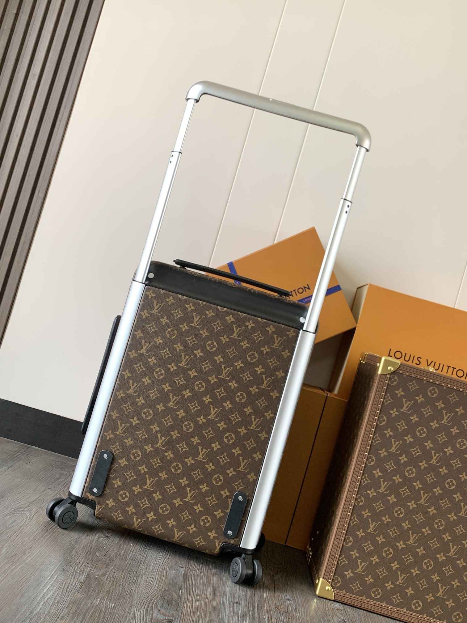 Louis Vuitton Monogram-Pattern Four-Wheel Rolling Suitcase — N23208