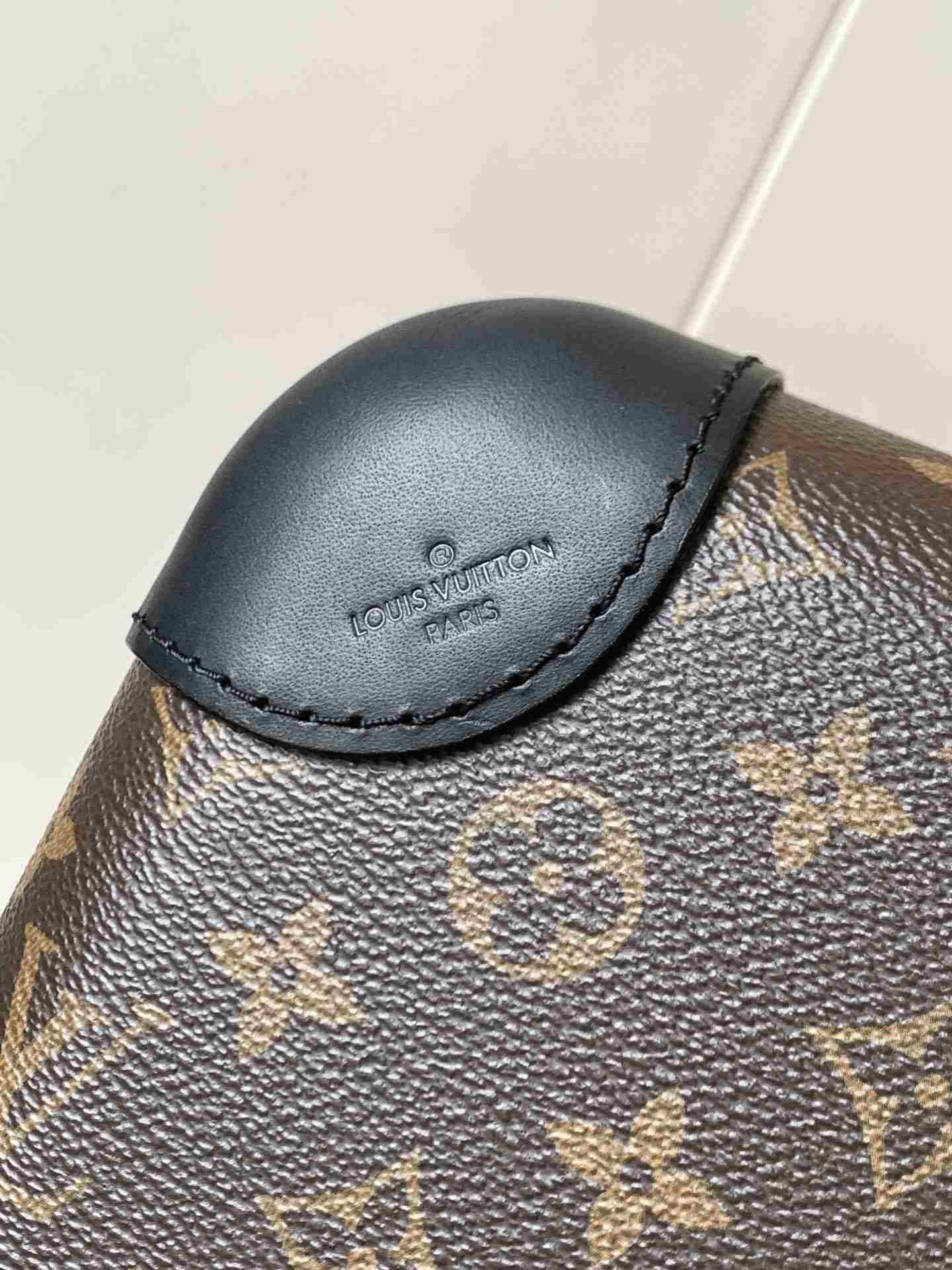 Louis Vuitton Monogram-Pattern Four-Wheel Rolling Suitcase — N23208