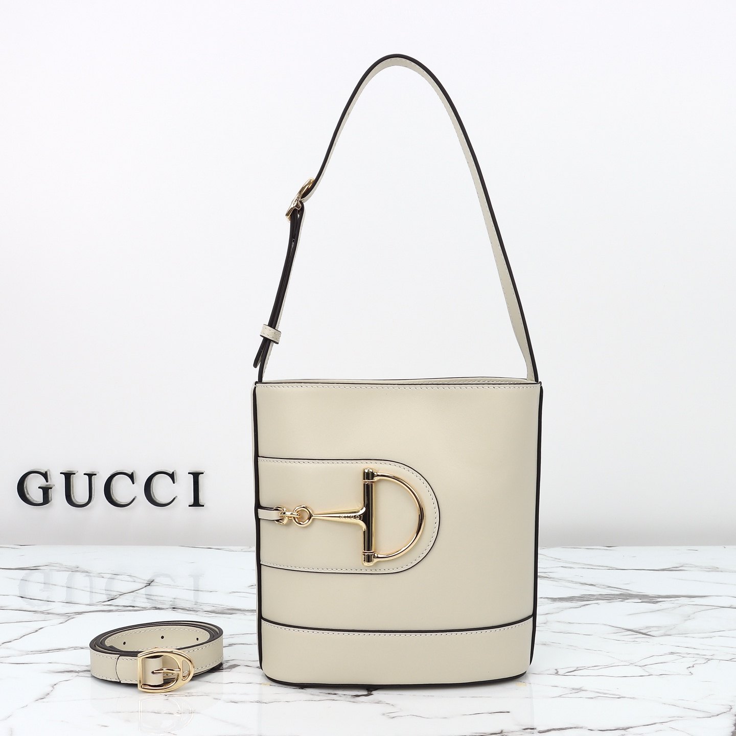 Gucci 73 Small Bucket Bag — 833665