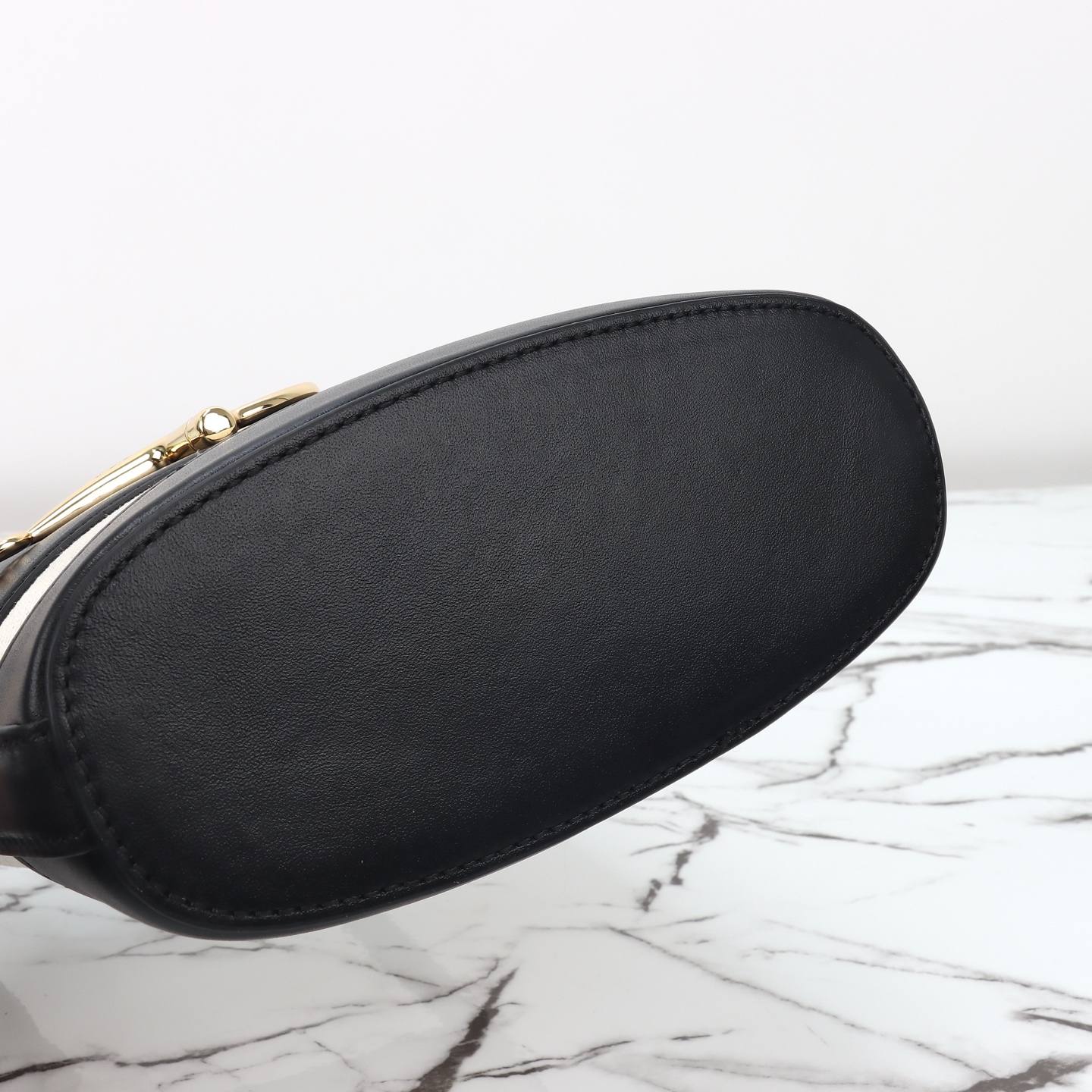 Gucci 73 Small Bucket Bag — 833665