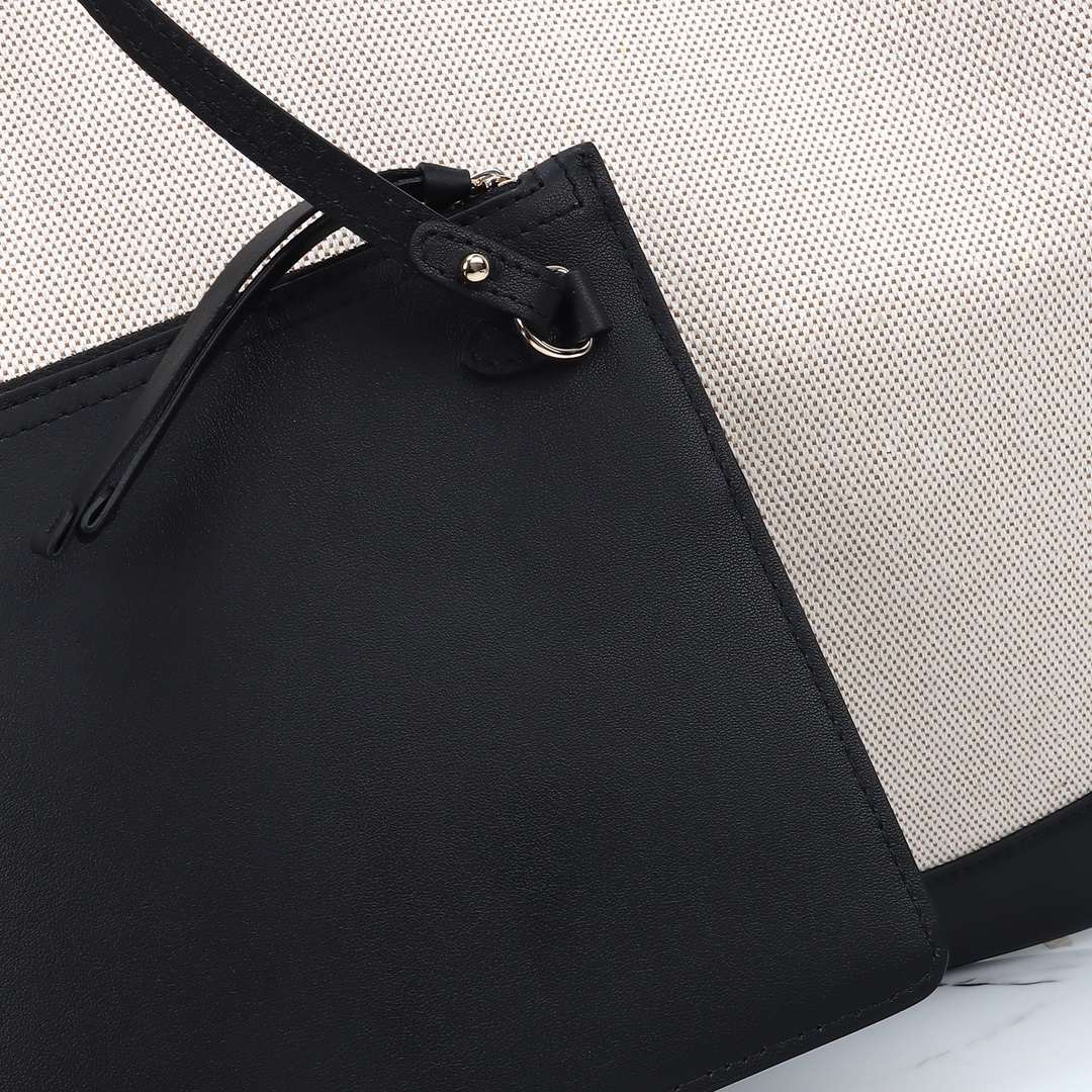 Gucci B Large Shoulder Bag — 815924