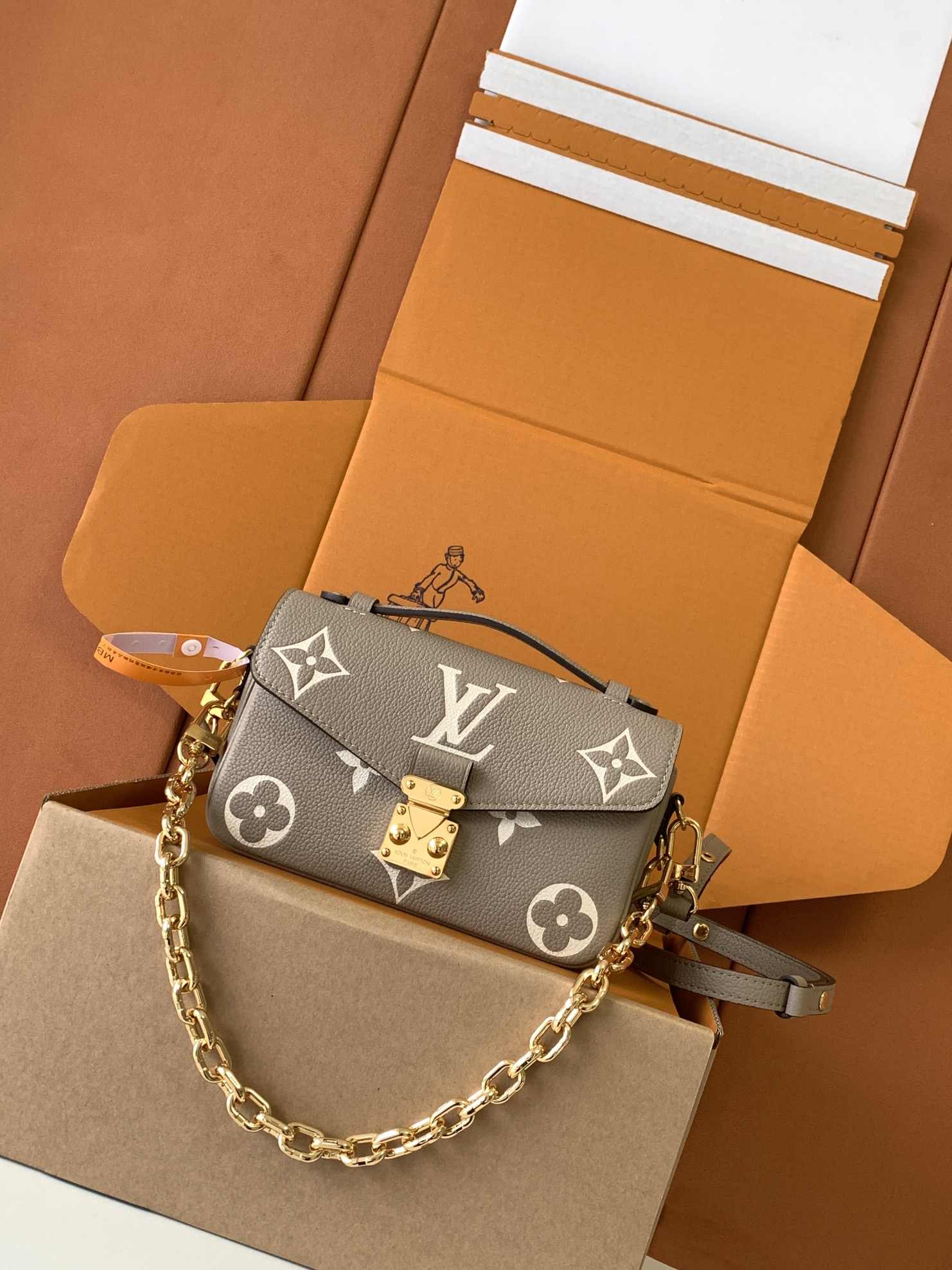 Louis Vuitton Pochette Métis East-West — M23081