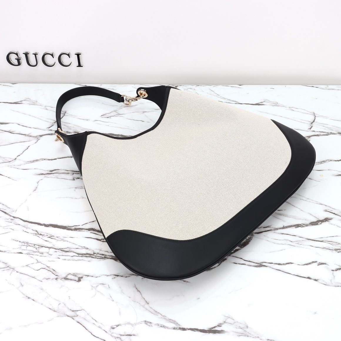 Gucci B Large Shoulder Bag — 815924