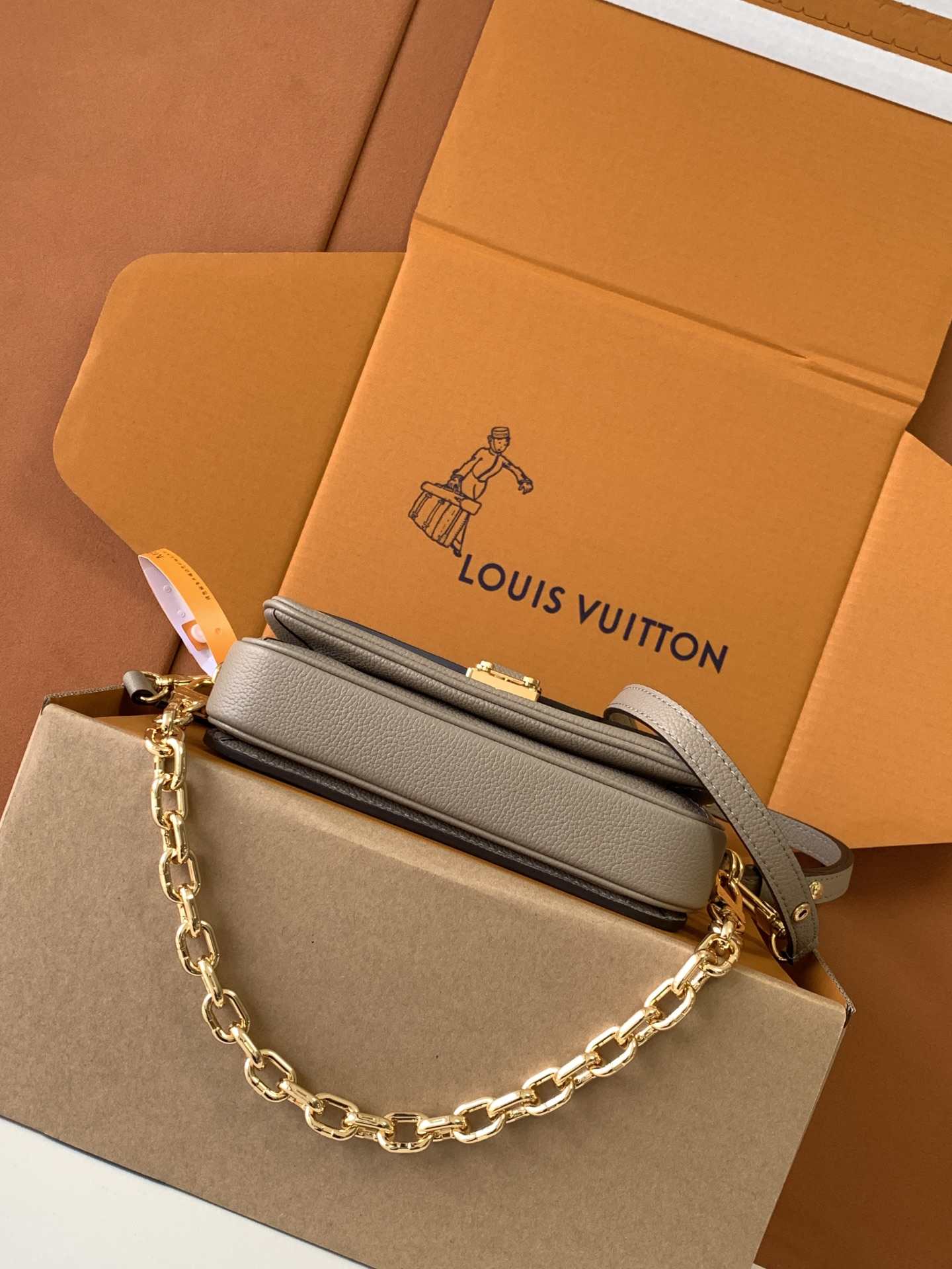 Louis Vuitton Pochette Métis East-West — M23081
