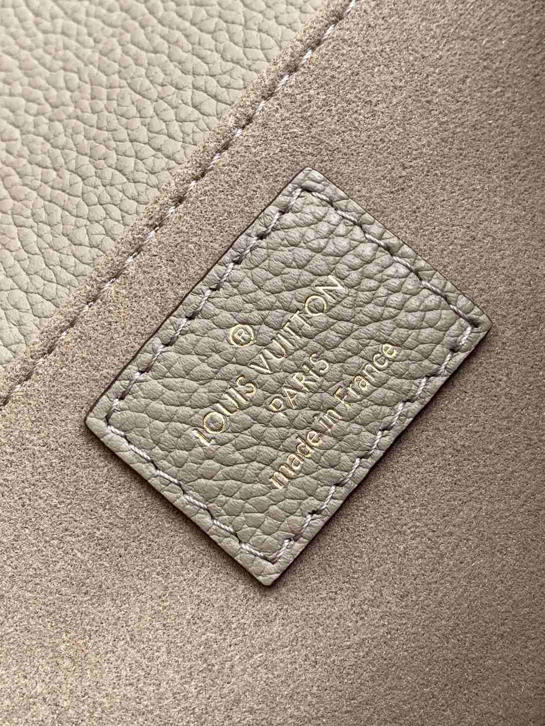 Louis Vuitton Pochette Métis East-West — M23081