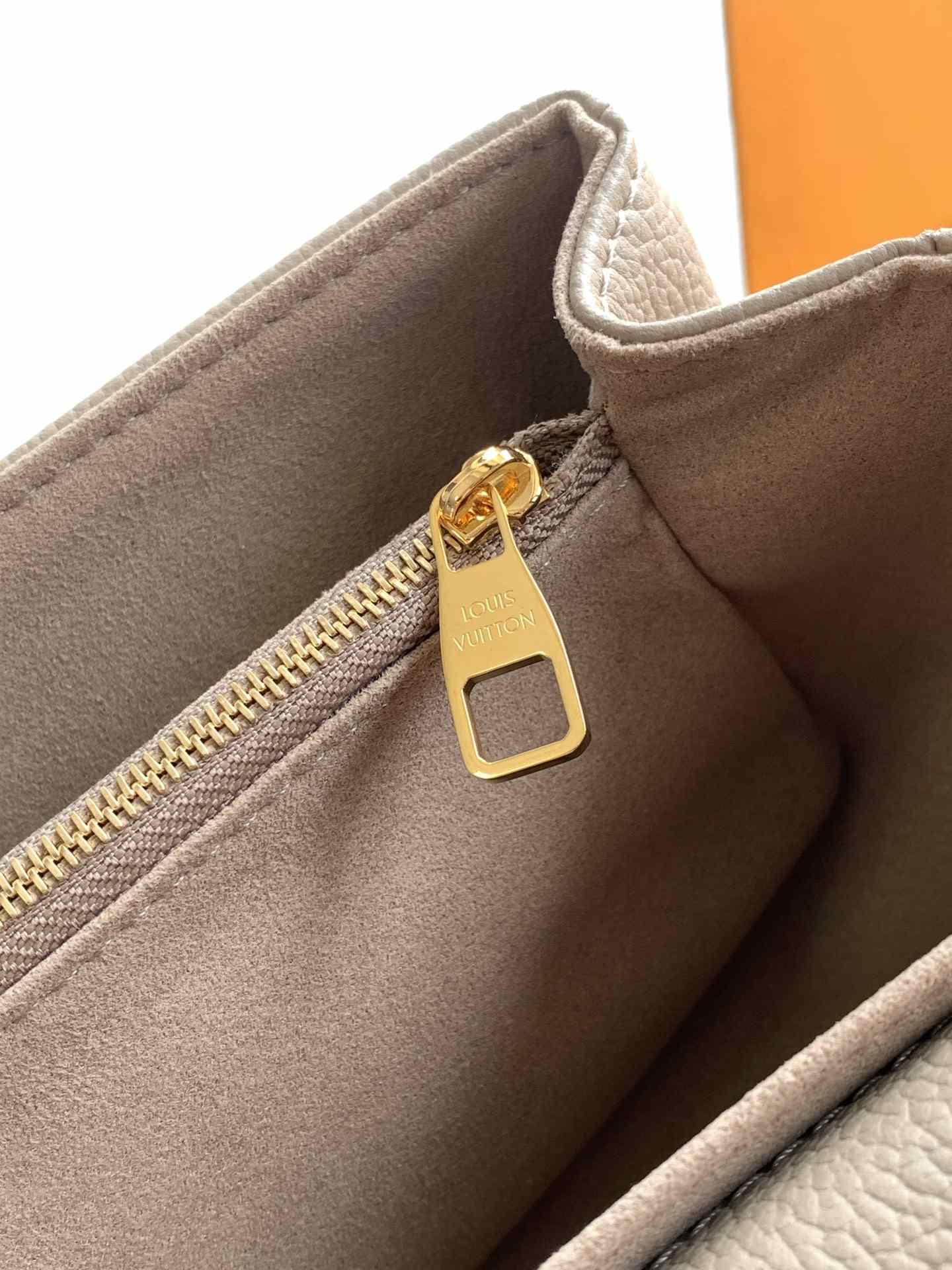 Louis Vuitton Pochette Métis East-West — M23081