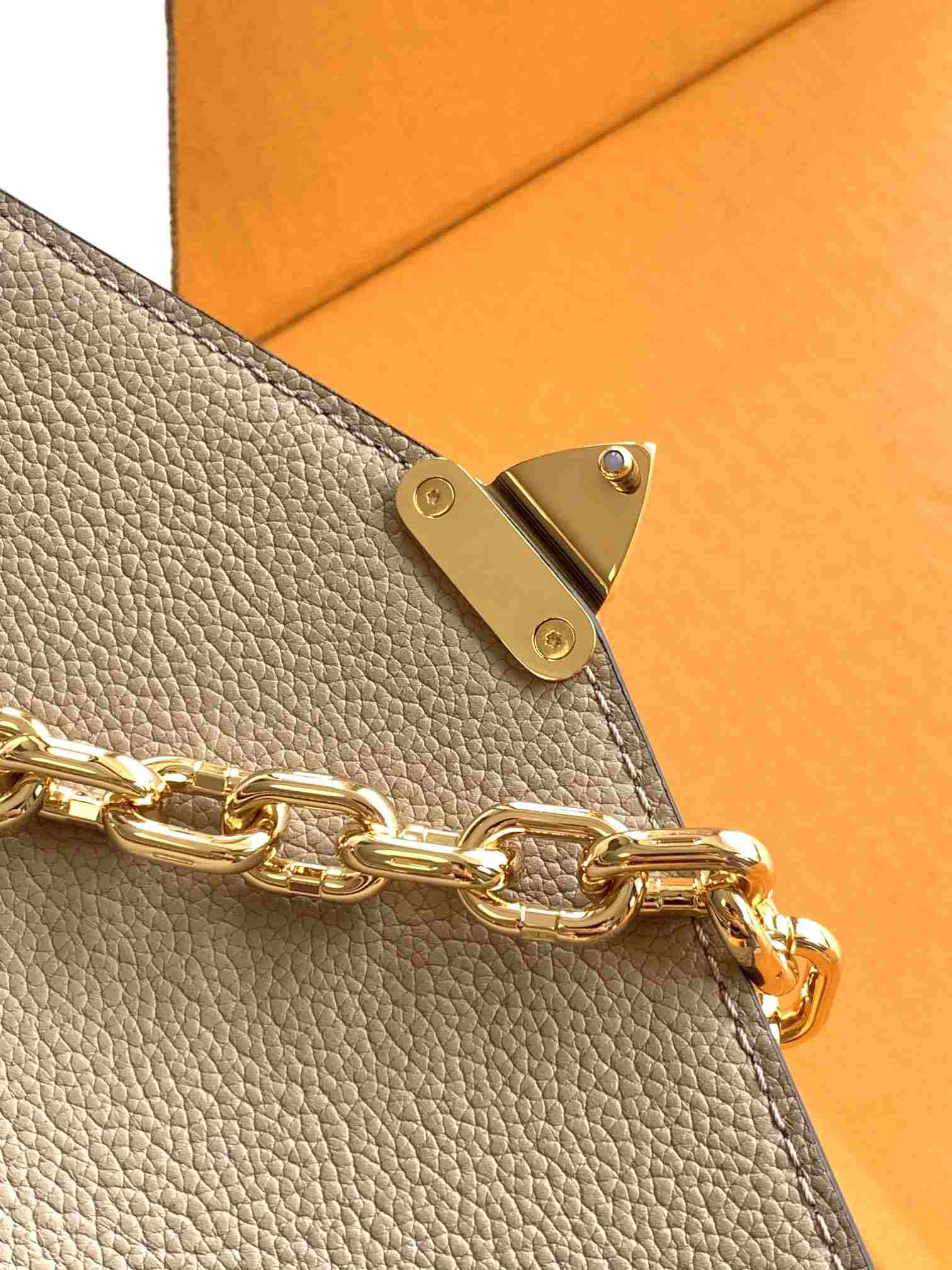 Louis Vuitton Pochette Métis East-West — M23081