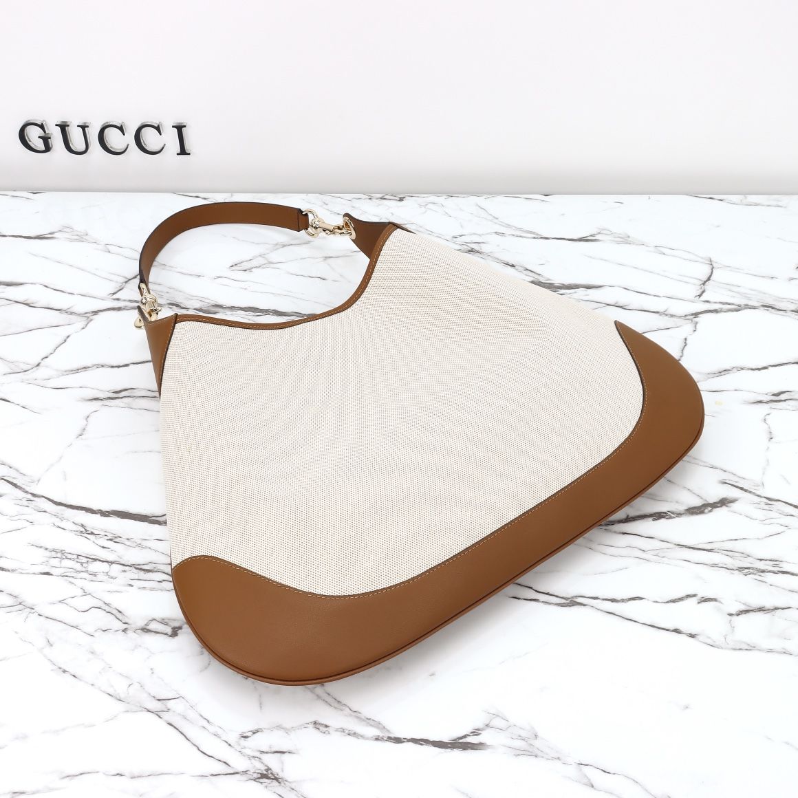 Gucci B Large Shoulder Bag — 815924