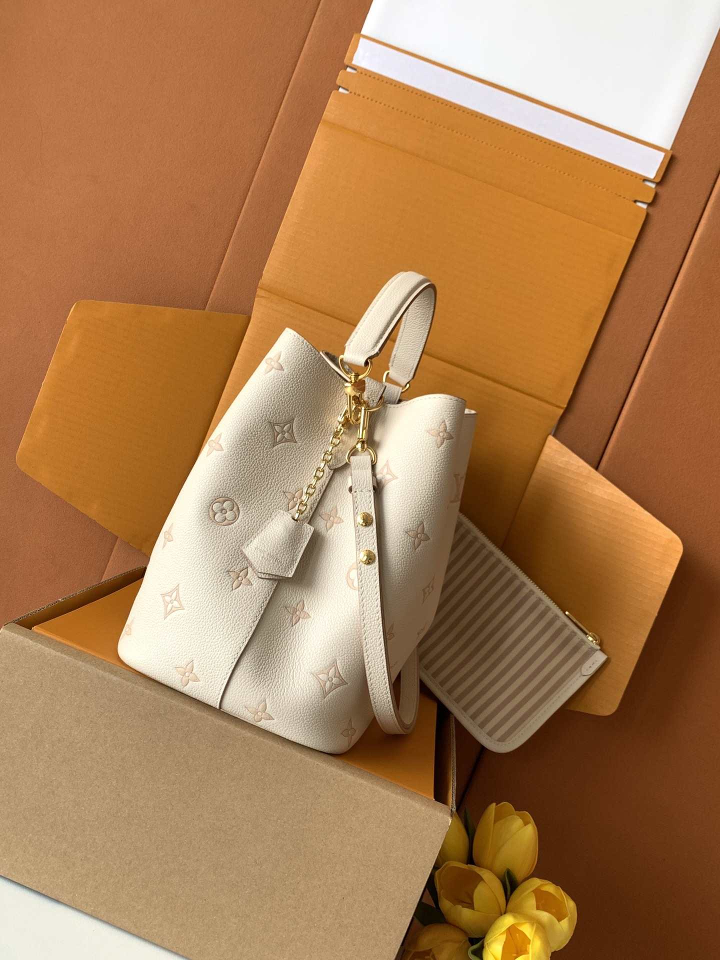 Louis Vuitton NéoNoé MM — M14401