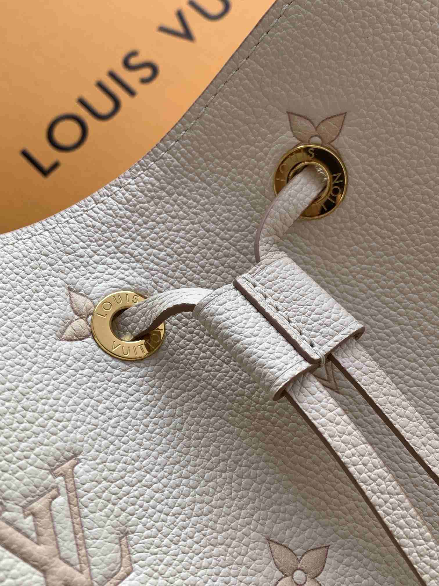 Louis Vuitton NéoNoé MM — M14401