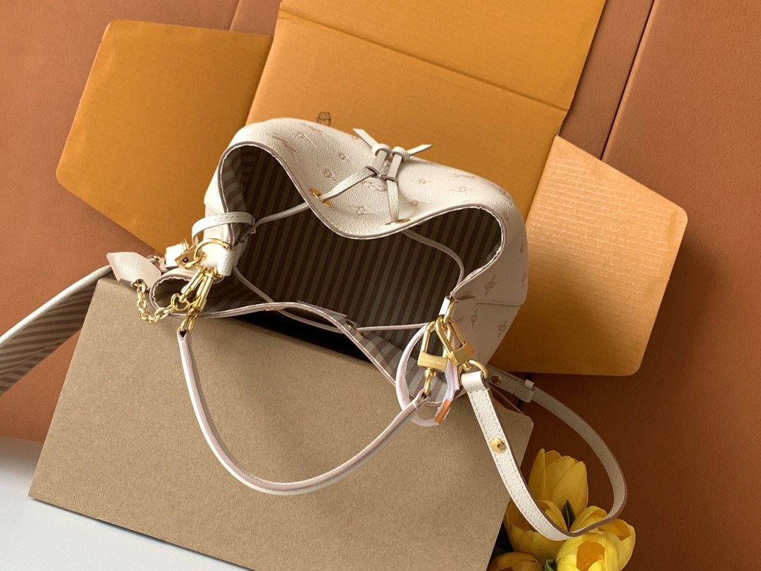 Louis Vuitton NéoNoé MM — M14401
