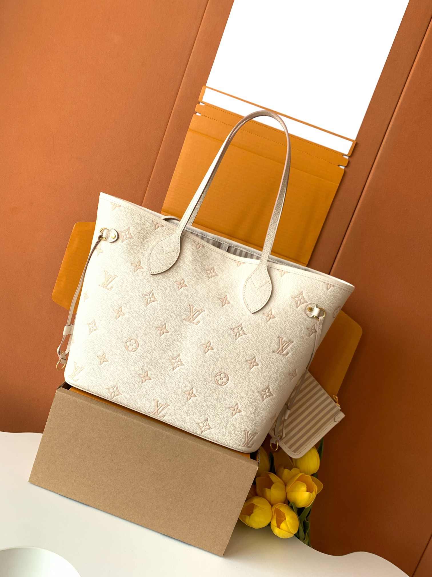 Louis Vuitton Neverfull MM-Style Tote — M14285
