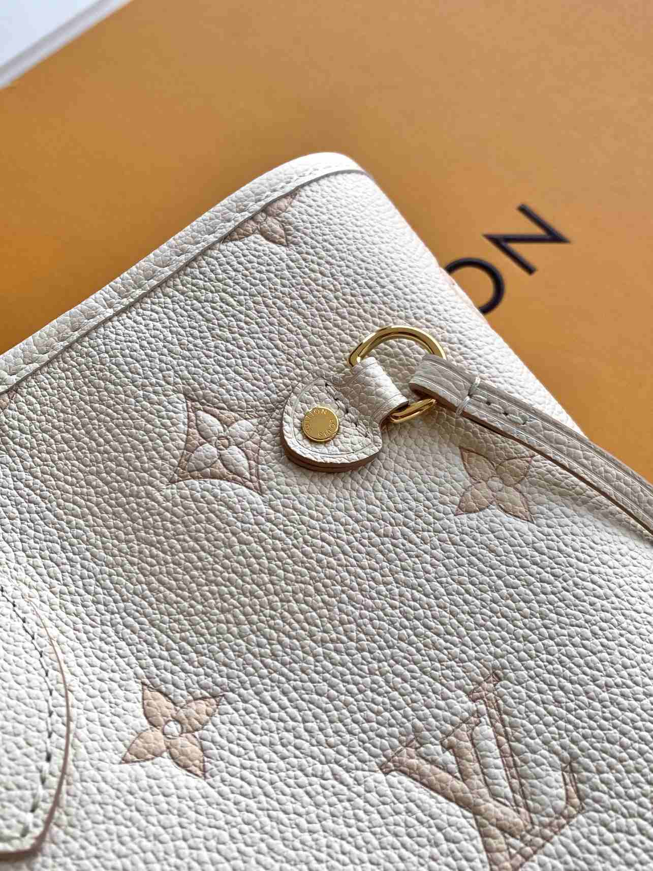 Louis Vuitton Neverfull MM-Style Tote — M14285