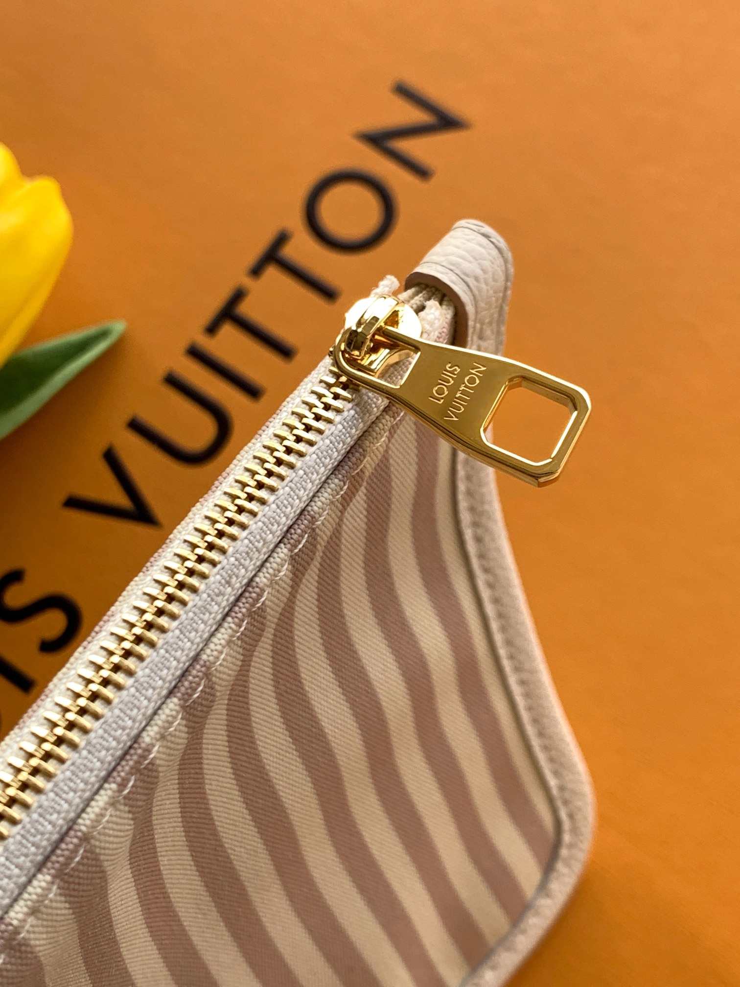 Louis Vuitton Neverfull MM-Style Tote — M14285