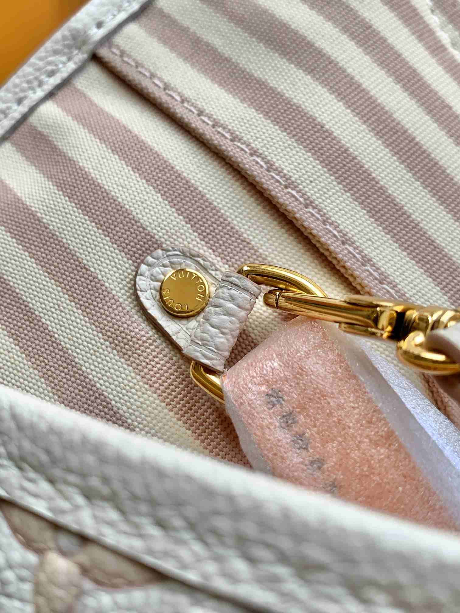 Louis Vuitton Neverfull MM-Style Tote — M14285