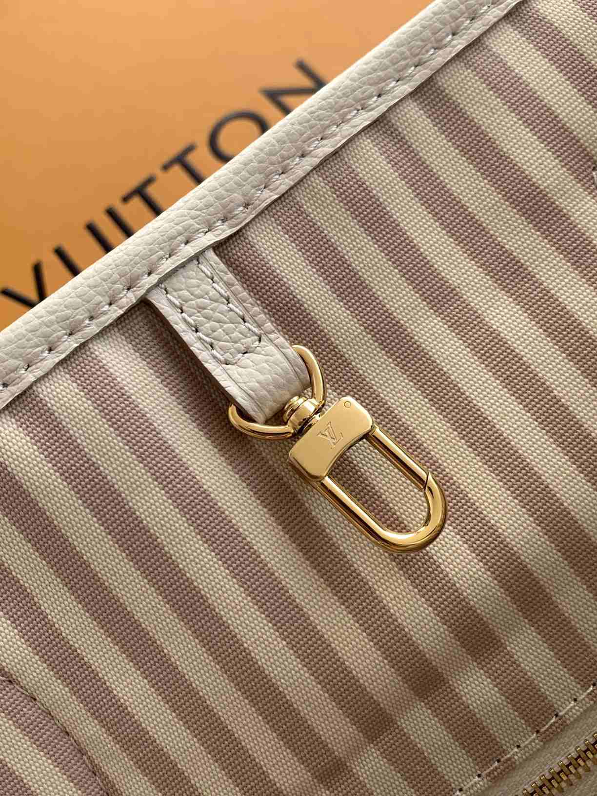 Louis Vuitton Neverfull MM-Style Tote — M14285