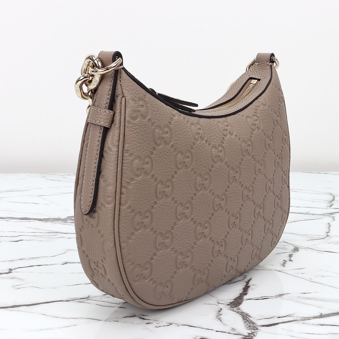 Gucci GG Emblem Medium Shoulder Bag — 815409