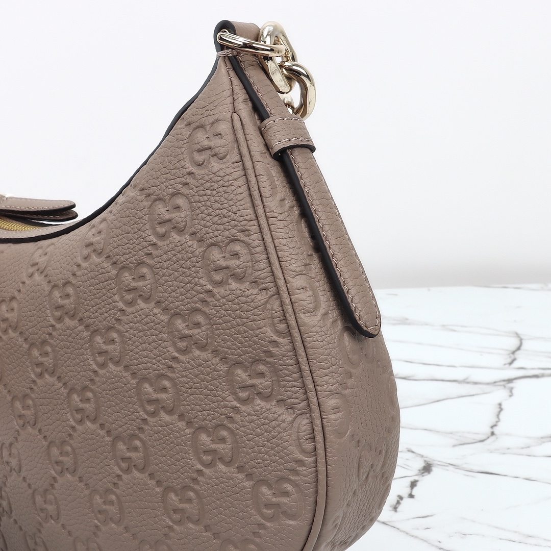 Gucci GG Emblem Medium Shoulder Bag — 815409