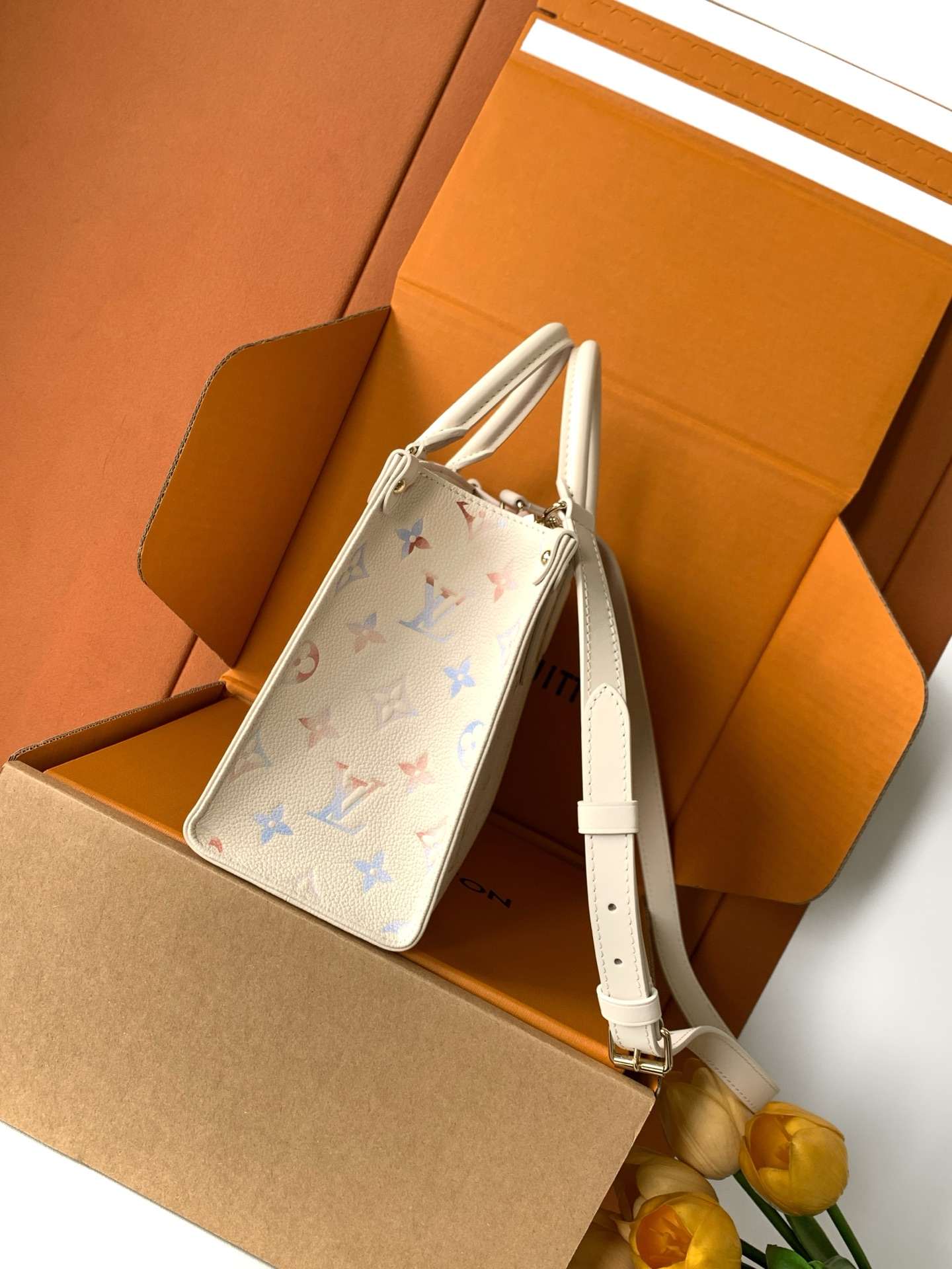 Louis Vuitton OnTheGo PM-Style Tote — M25770