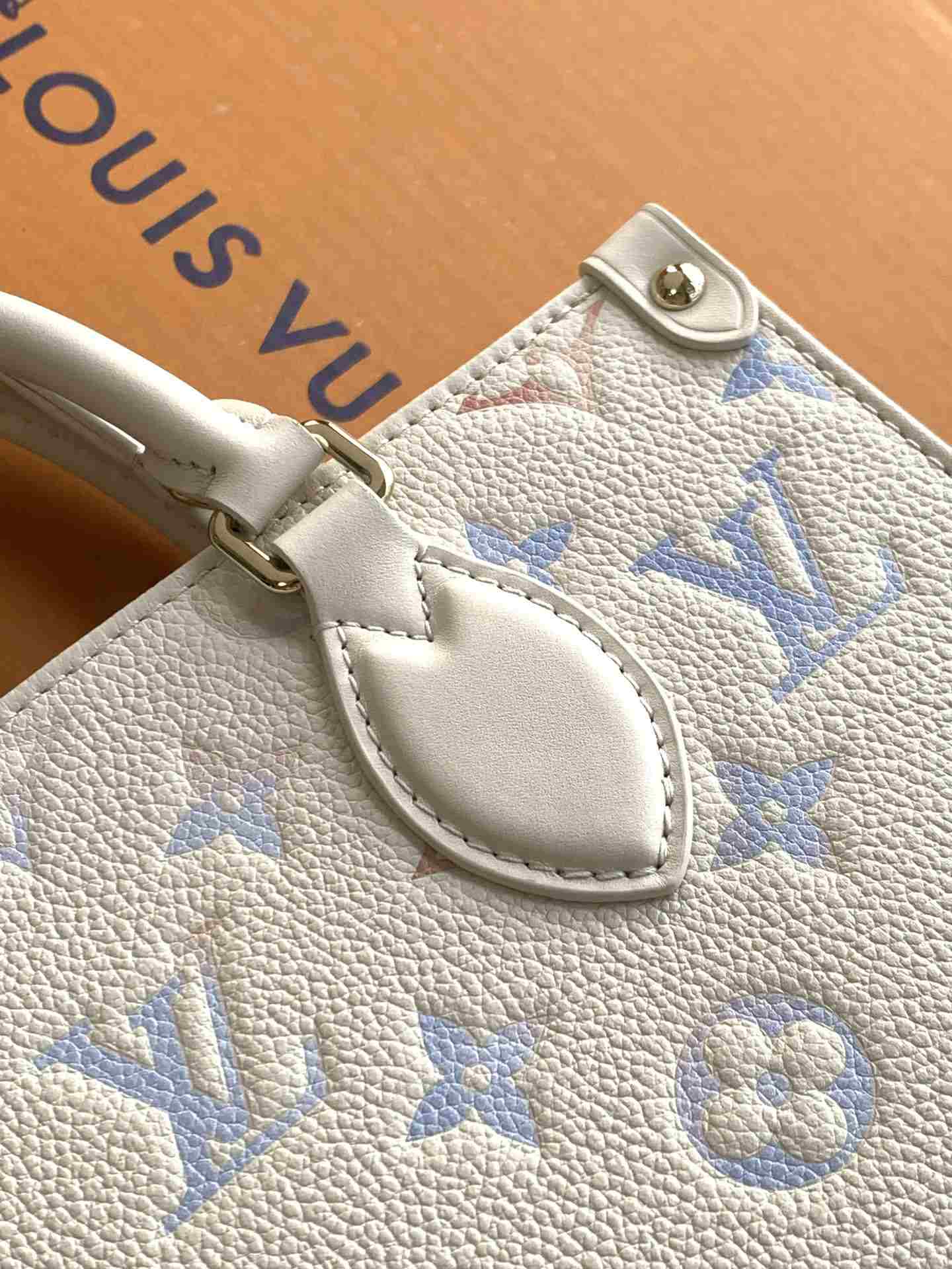Louis Vuitton OnTheGo PM-Style Tote — M25770