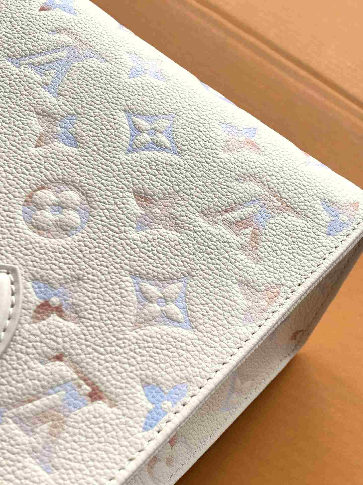 Louis Vuitton OnTheGo PM-Style Tote — M25770