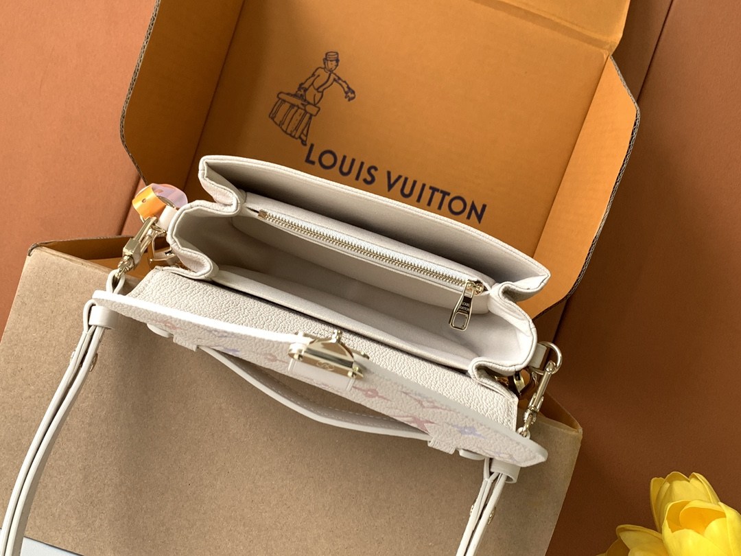 Louis Vuitton Pochette Métis East-West-Style Bag — M25682
