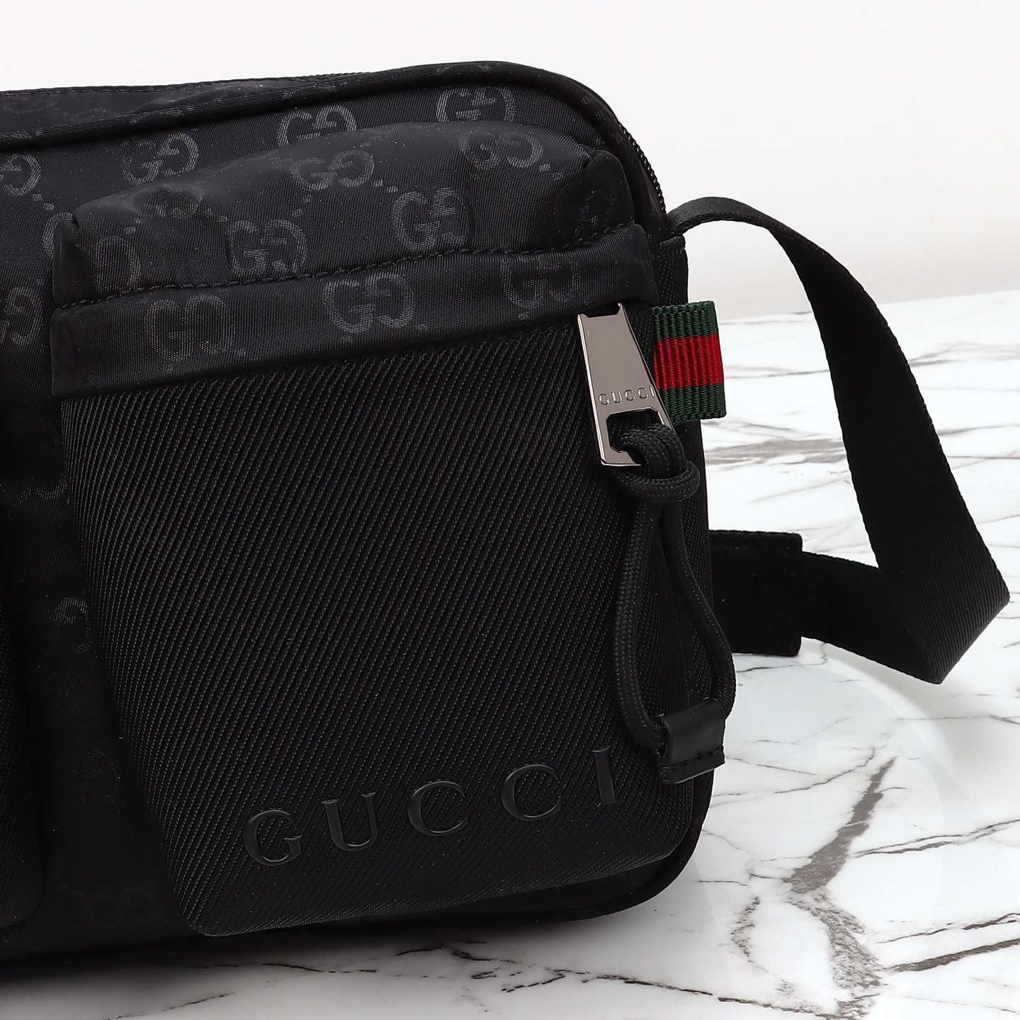 Gucci Small Crossbody Bag — 834475