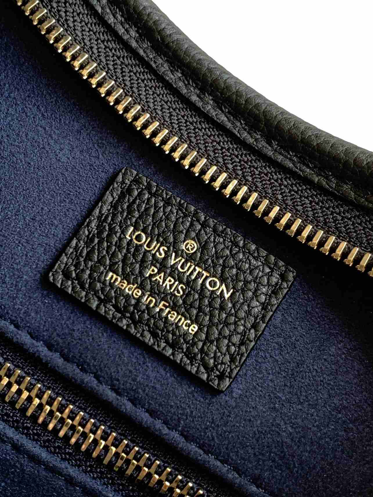 Louis Vuitton CarryAll PM — M46288