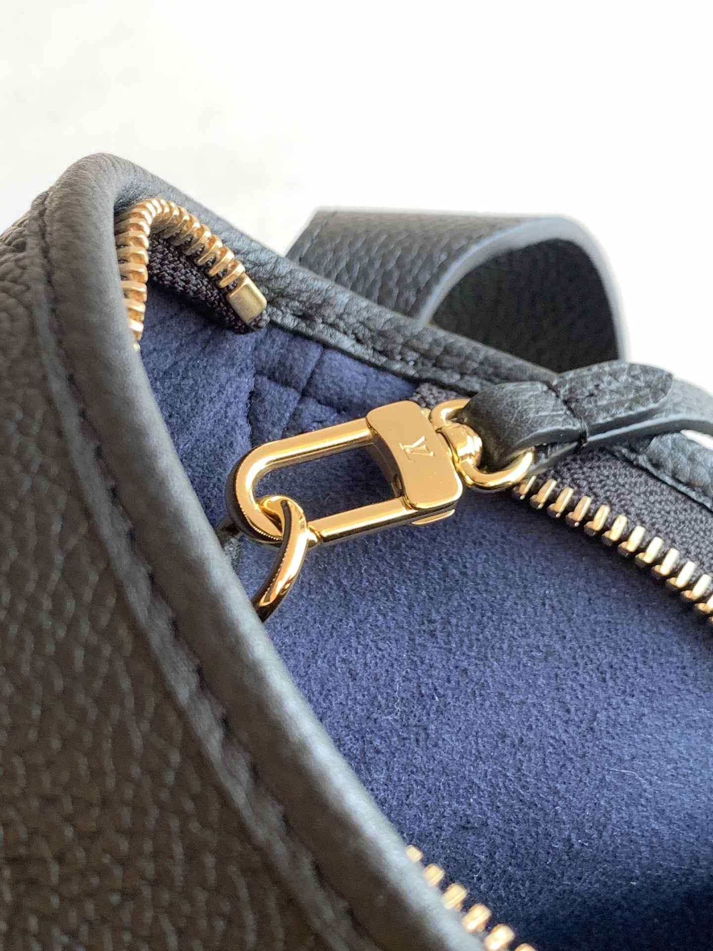 Louis Vuitton CarryAll PM — M46288