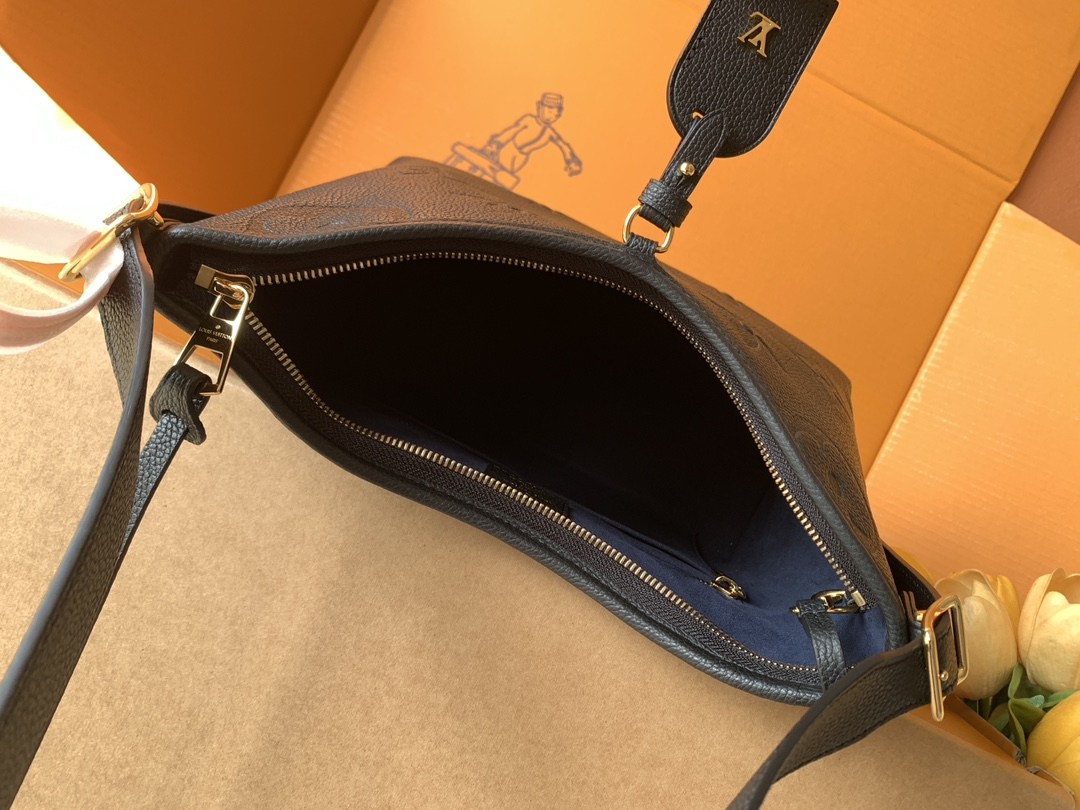 Louis Vuitton CarryAll PM — M46288